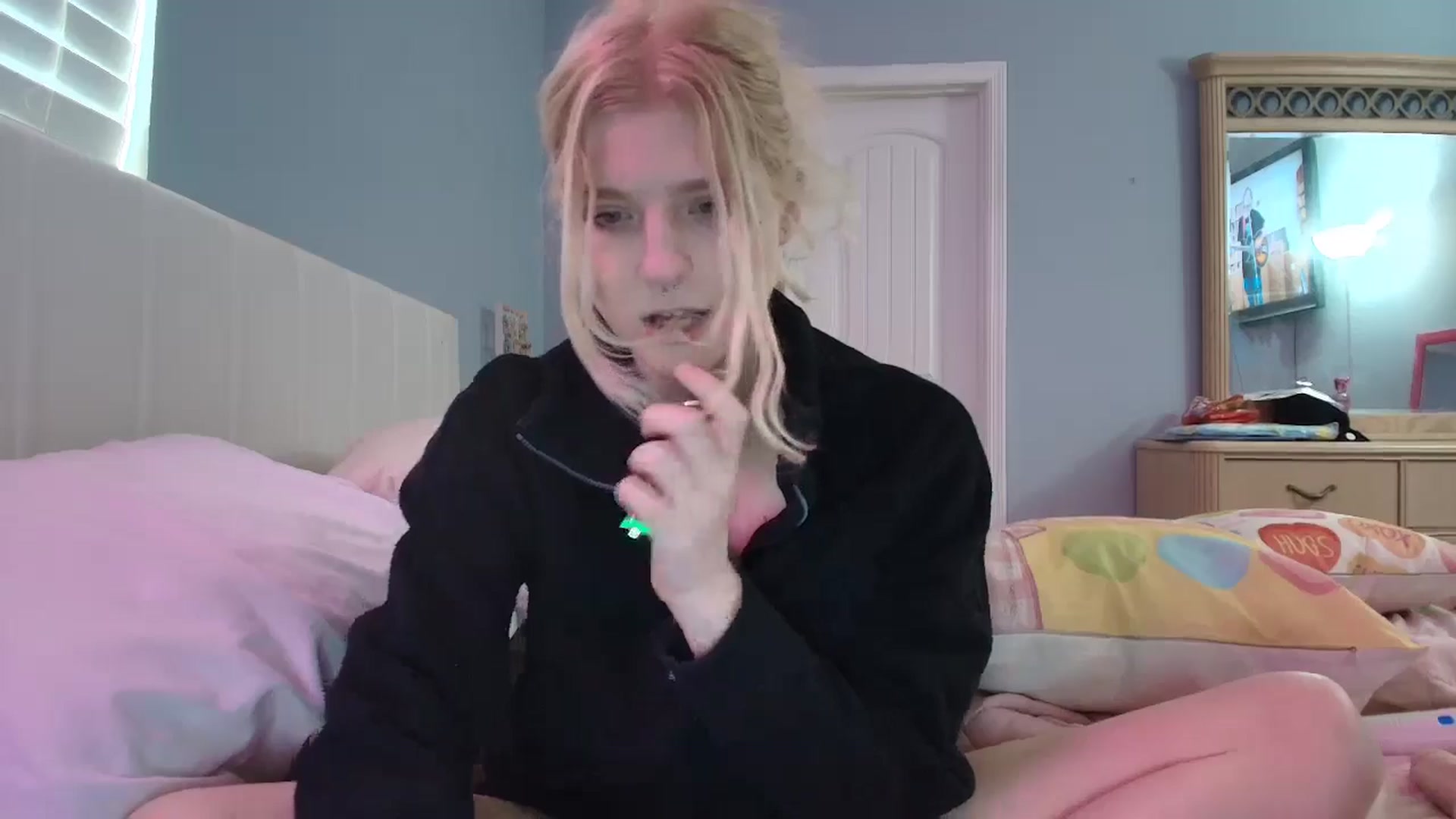 Gallery image thumbnail from DuckChan0's myfreecams stream on, 01/19/2025, 16:00 image 15 of 20