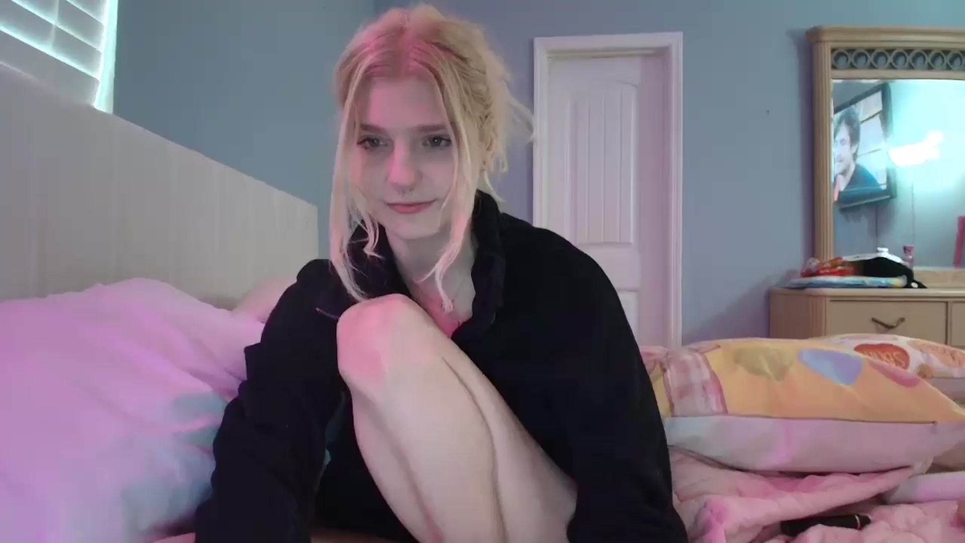 Gallery image thumbnail from DuckChan0's myfreecams stream on, 01/19/2025, 16:00 image 14 of 20