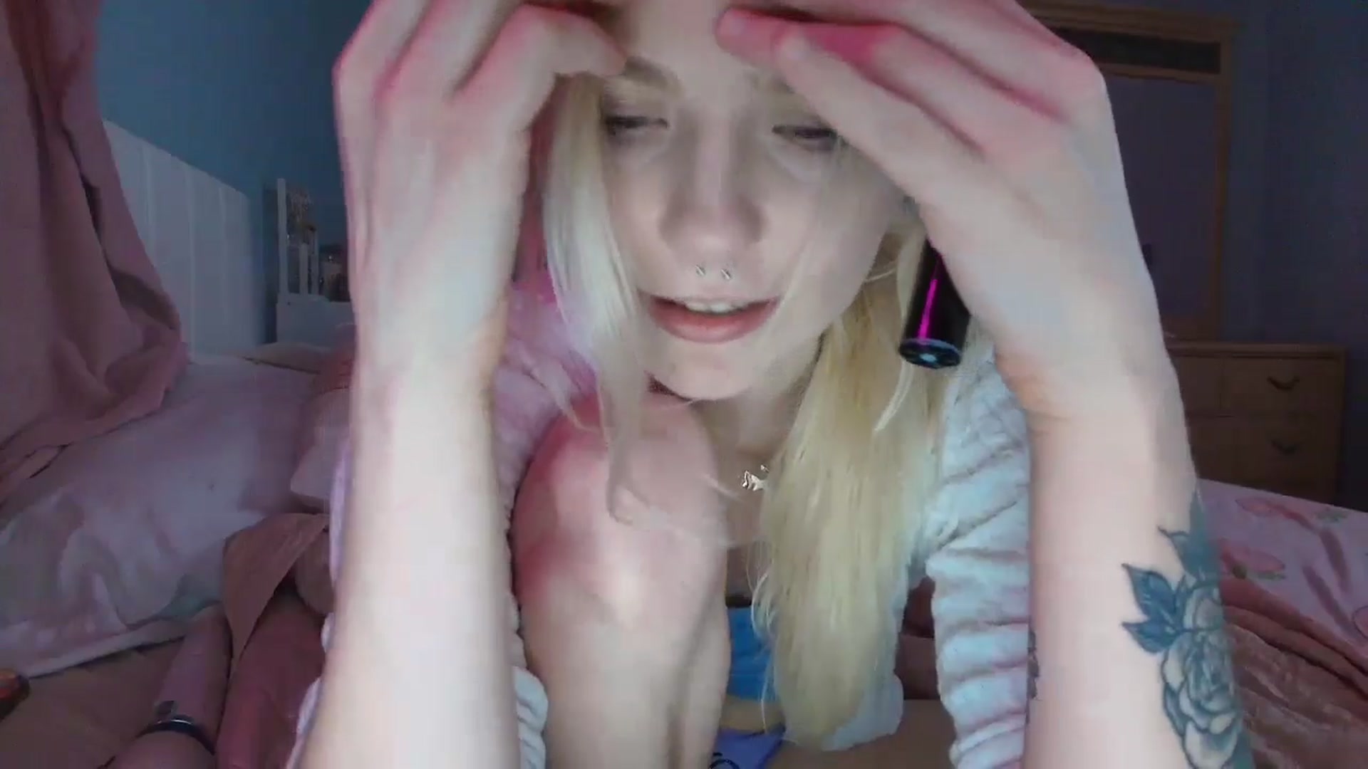 Gallery image thumbnail from DuckChan0's myfreecams stream on, 01/20/2025, 18:14 image 11 of 20