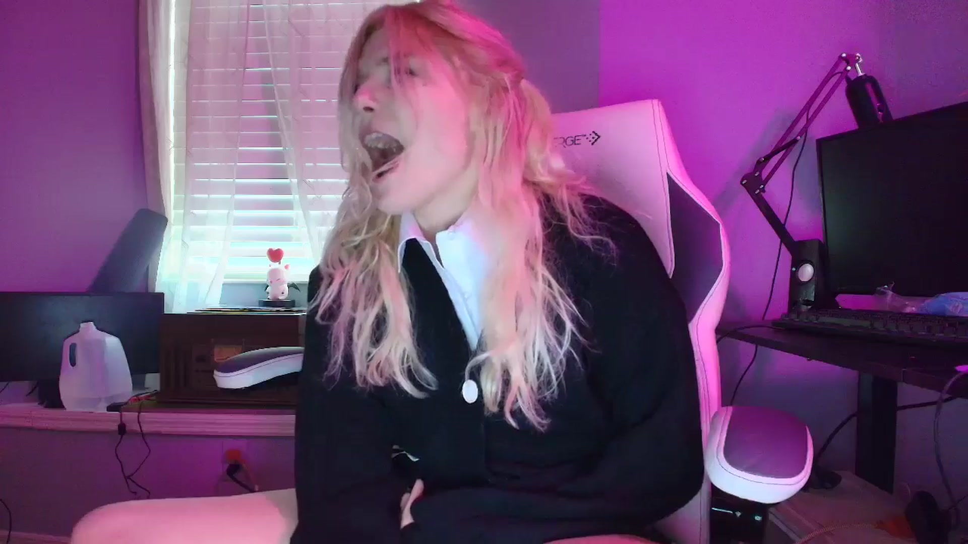 Gallery image thumbnail from DuckChan0's myfreecams stream on, 01/21/2025, 16:51 image 4 of 20