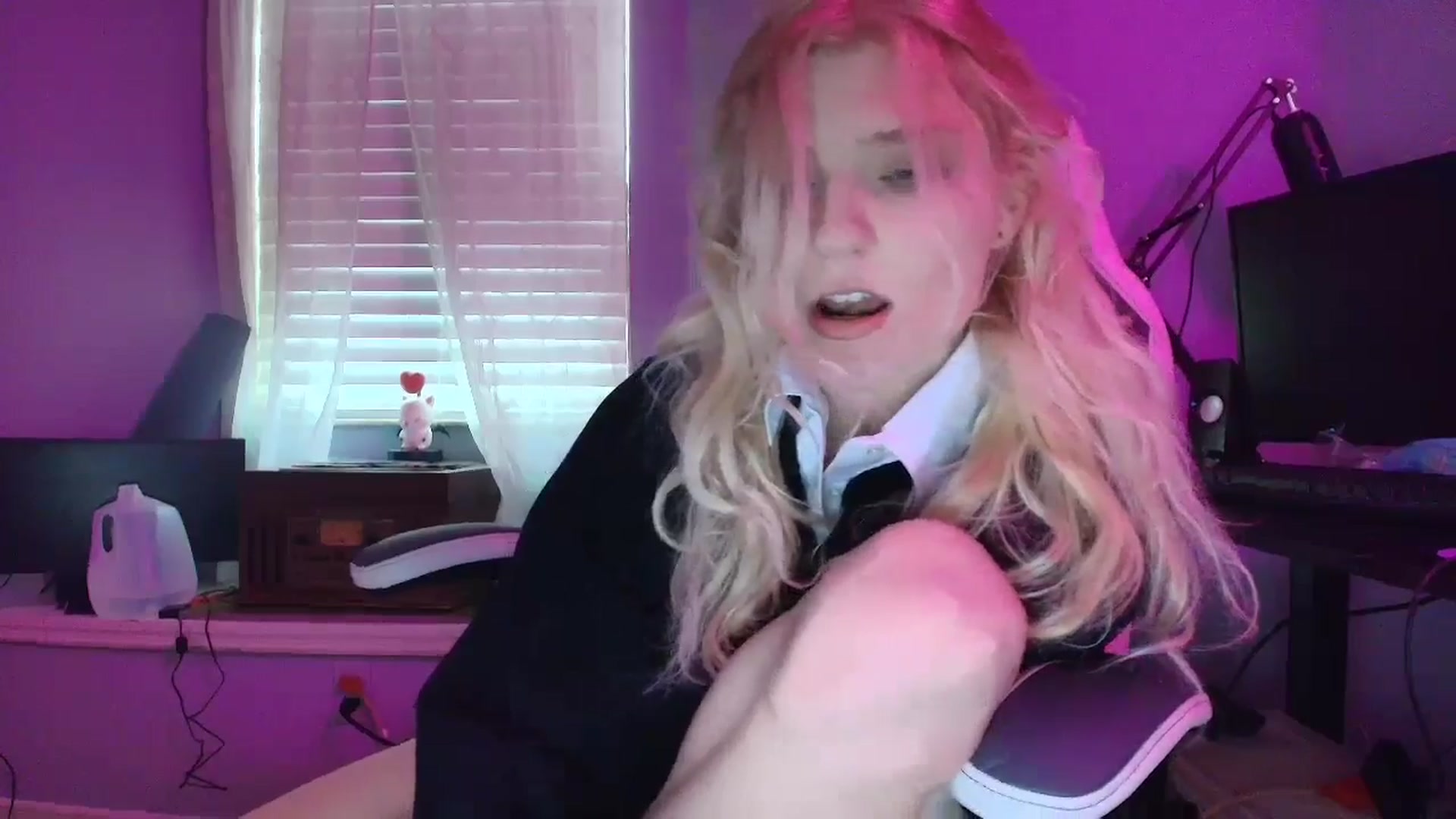 Gallery image thumbnail from DuckChan0's myfreecams stream on, 01/21/2025, 16:51 image 3 of 20