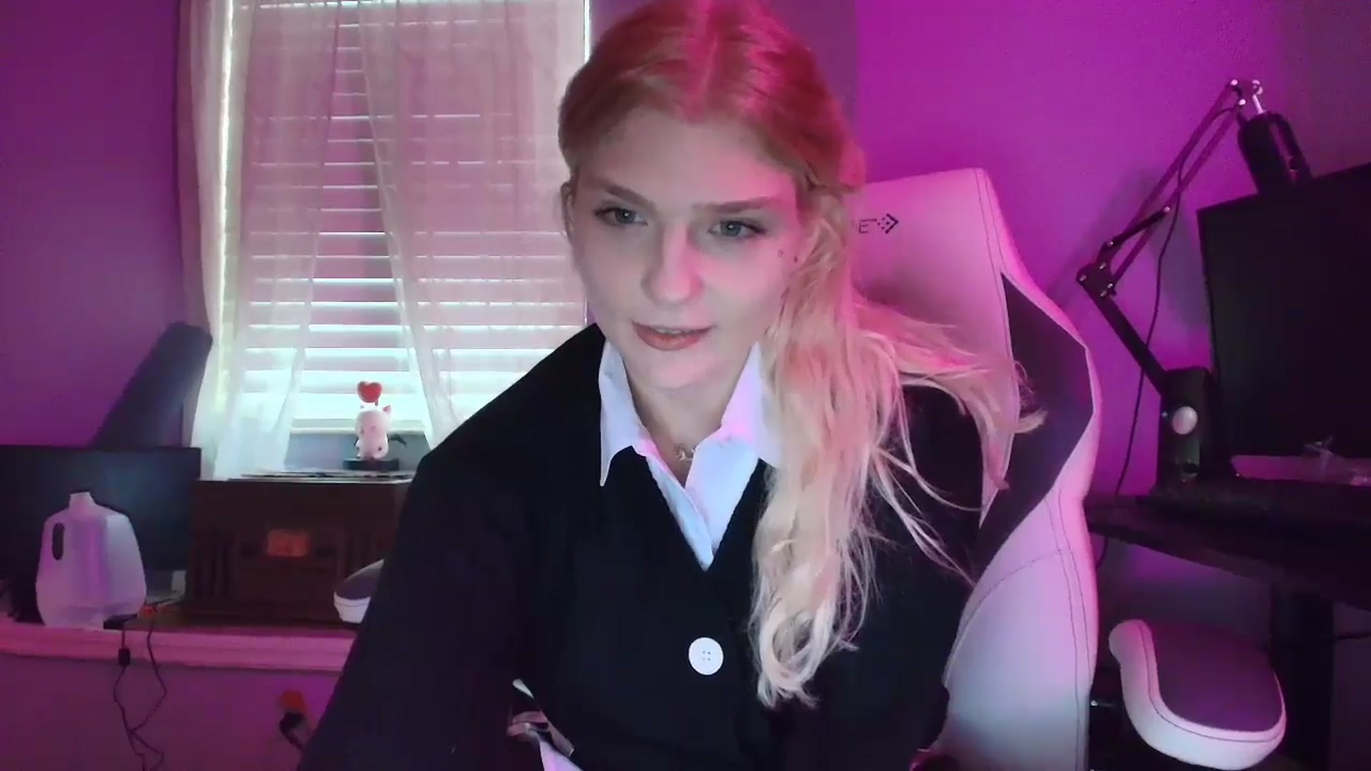 Gallery image thumbnail from DuckChan0's myfreecams stream on, 01/21/2025, 16:51 image 17 of 20