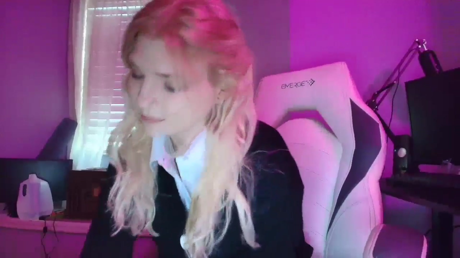 Gallery image thumbnail from DuckChan0's myfreecams stream on, 01/21/2025, 16:51 image 16 of 20