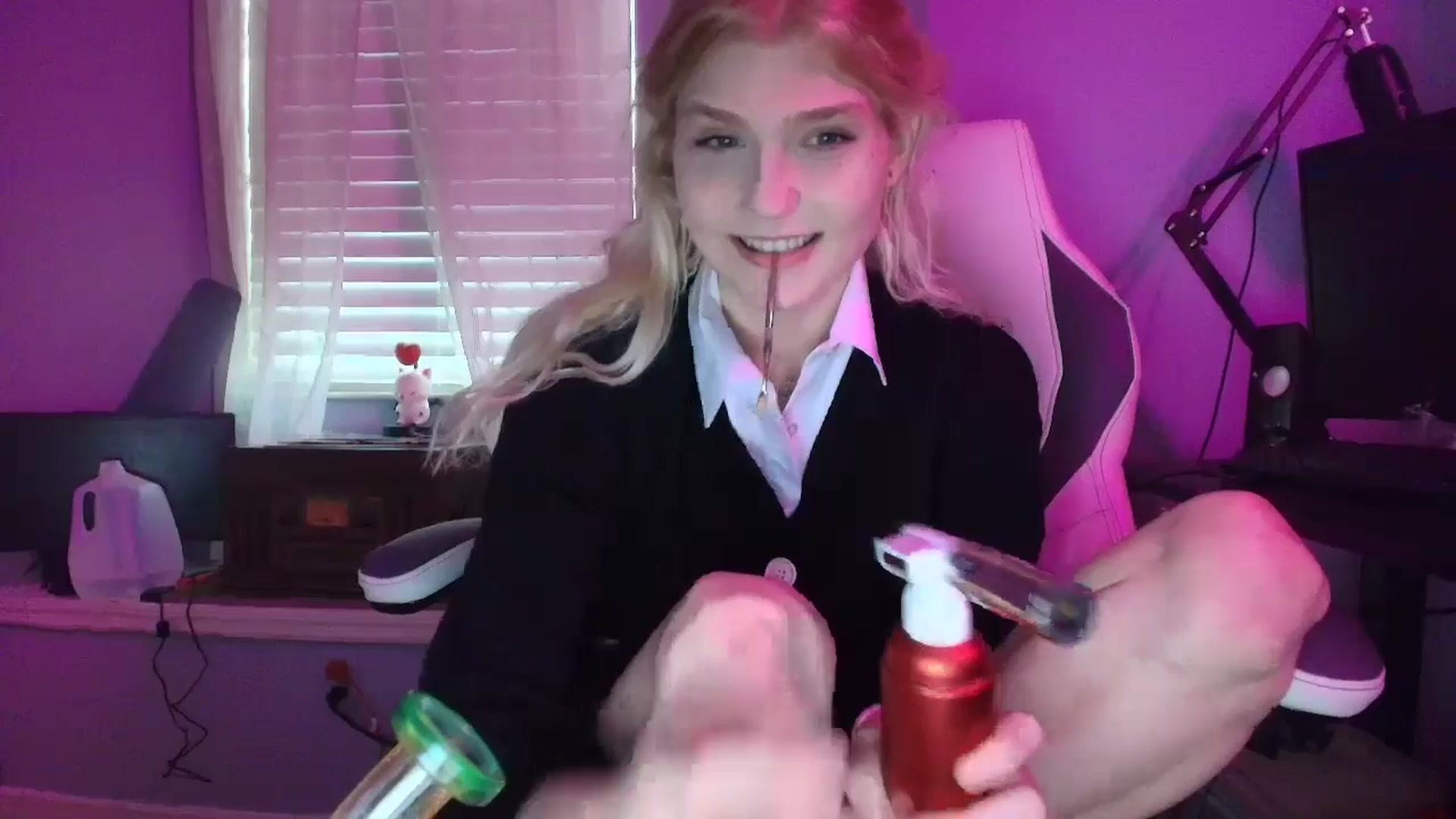 Gallery image thumbnail from DuckChan0's myfreecams stream on, 01/21/2025, 16:51 image 13 of 20