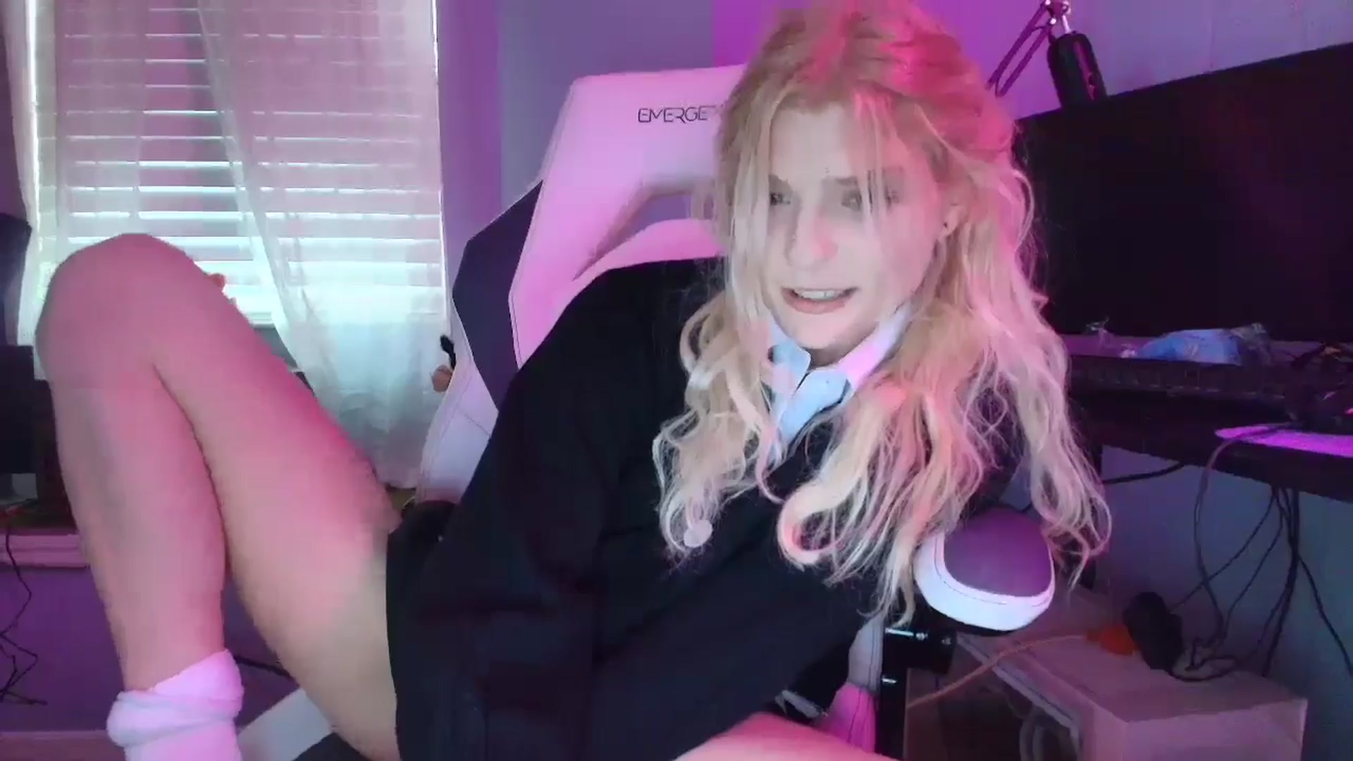 Gallery image thumbnail from DuckChan0's myfreecams stream on, 01/21/2025, 16:51 image 6 of 20