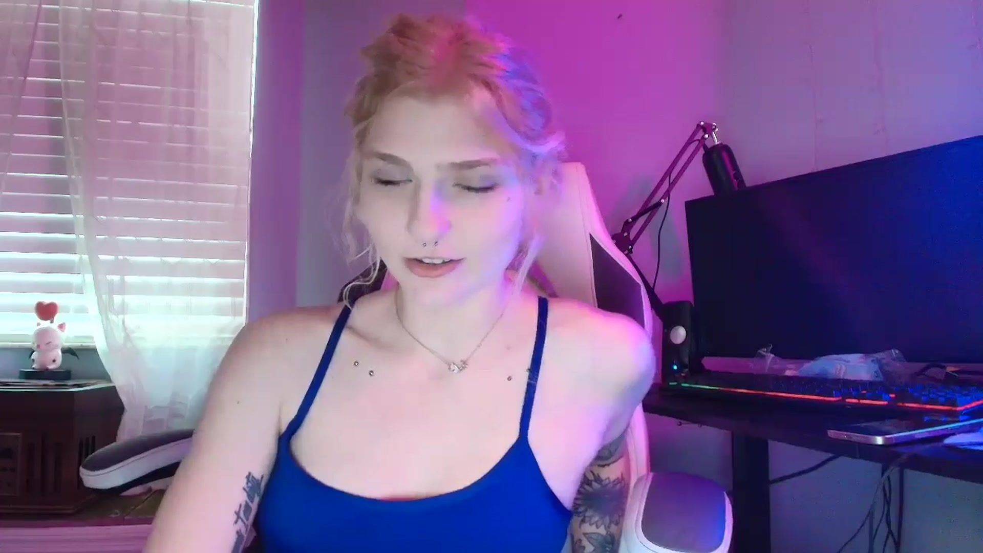 Gallery image thumbnail from DuckChan0's myfreecams stream on, 01/21/2025, 17:46 image 10 of 20