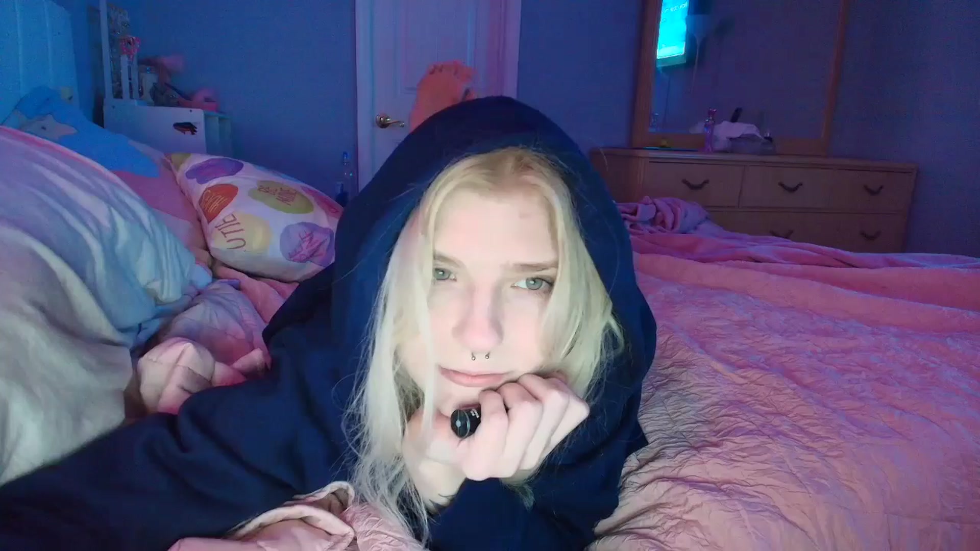 Gallery image thumbnail from DuckChan0's myfreecams stream on, 01/22/2025, 15:22 image 10 of 20