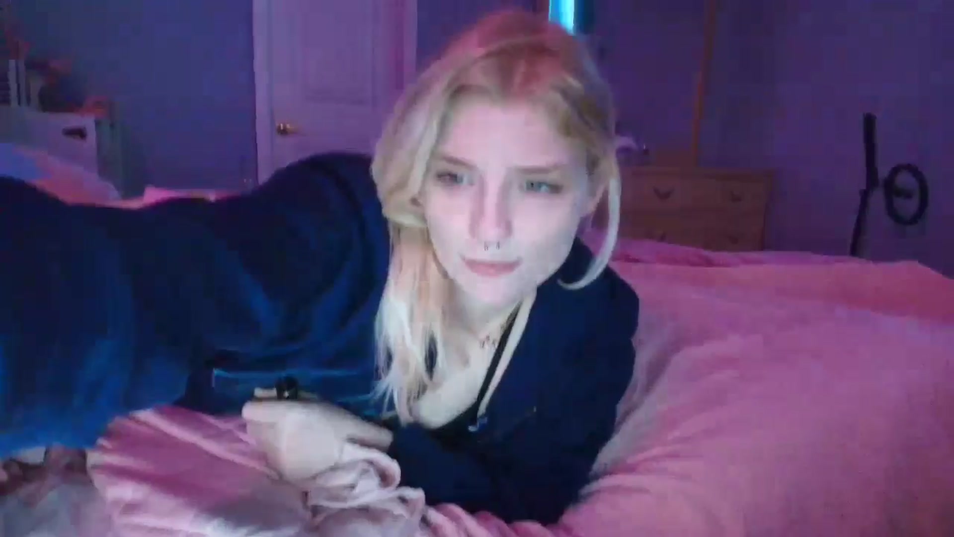 Gallery image thumbnail from DuckChan0's myfreecams stream on, 01/22/2025, 15:22 image 14 of 20