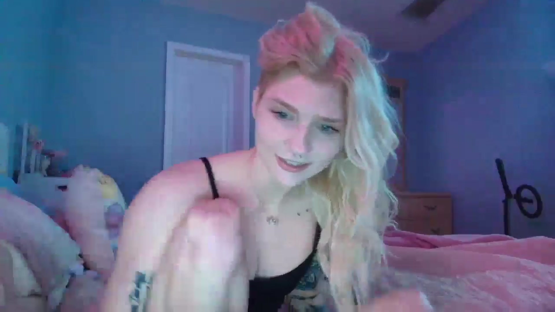 Gallery image thumbnail from DuckChan0's myfreecams stream on, 01/22/2025, 15:22 image 3 of 20