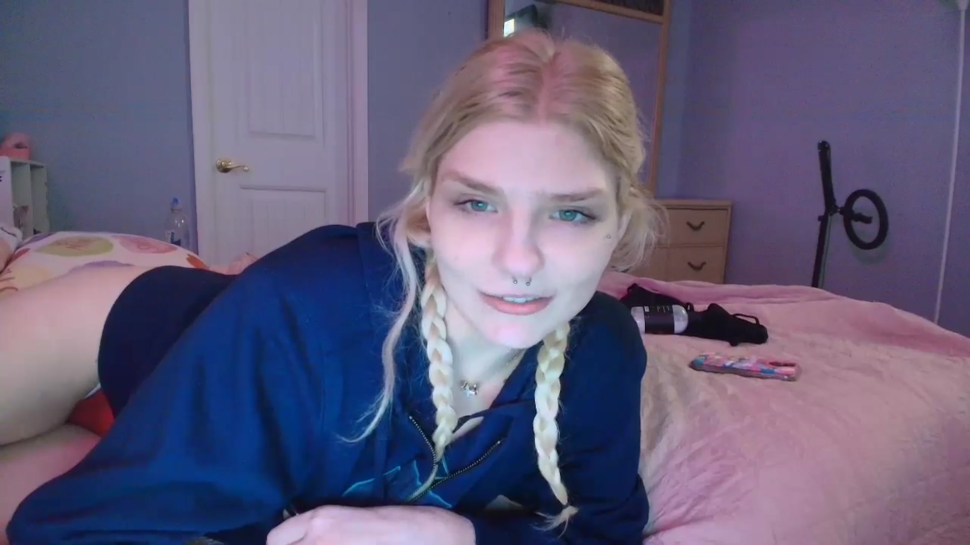 Gallery image thumbnail from DuckChan0's myfreecams stream on, 01/22/2025, 17:21 image 4 of 20