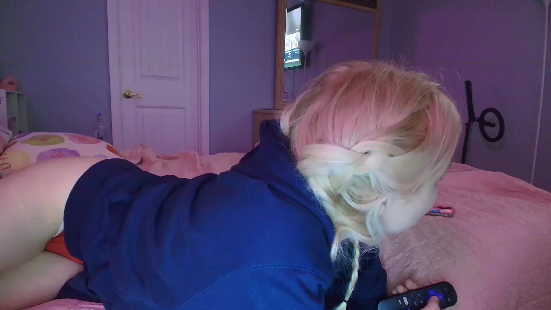 Gallery image thumbnail from DuckChan0's myfreecams stream on, 01/22/2025, 17:21 image 5 of 20