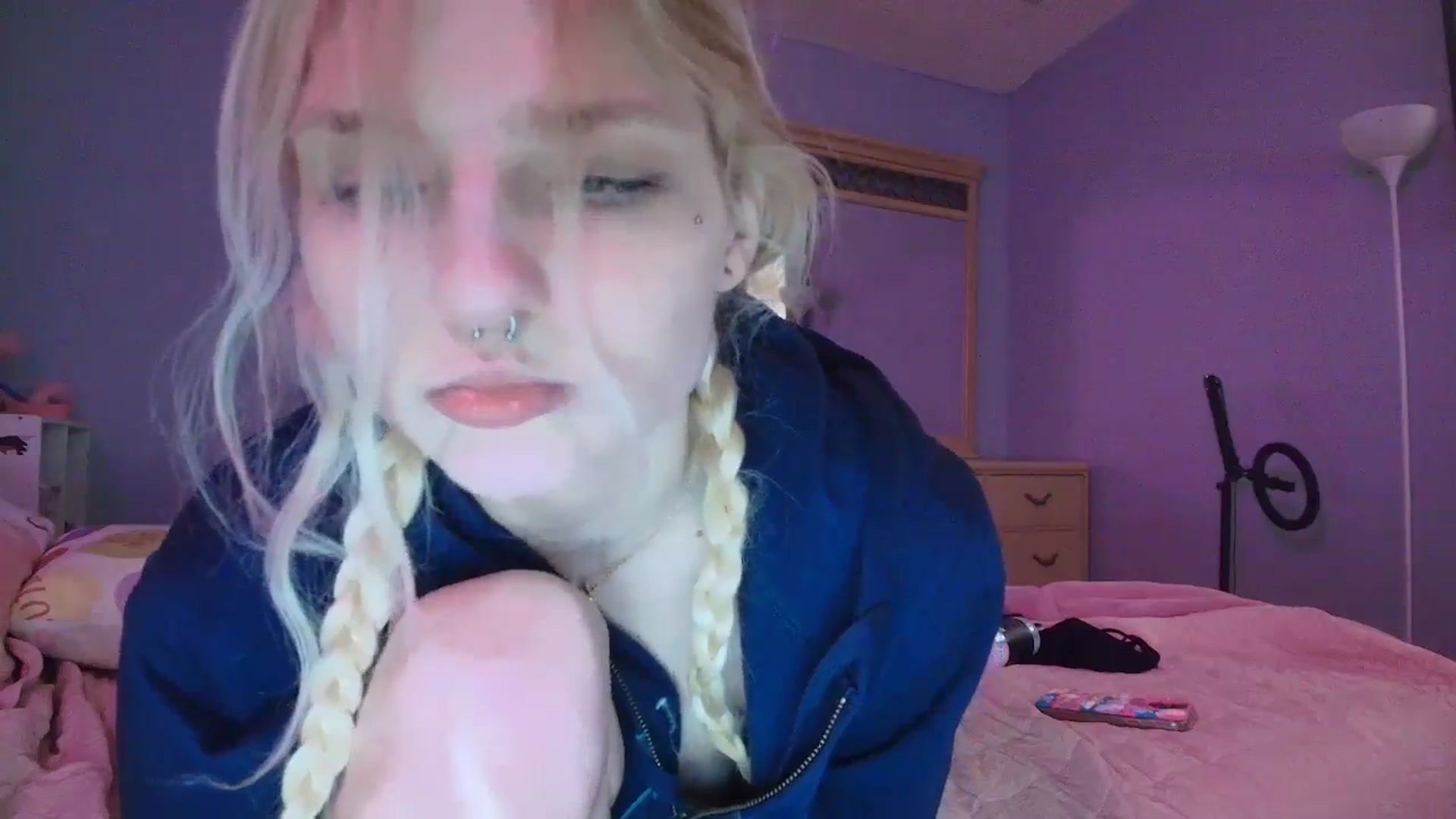 Gallery image thumbnail from DuckChan0's myfreecams stream on, 01/22/2025, 17:21 image 7 of 20