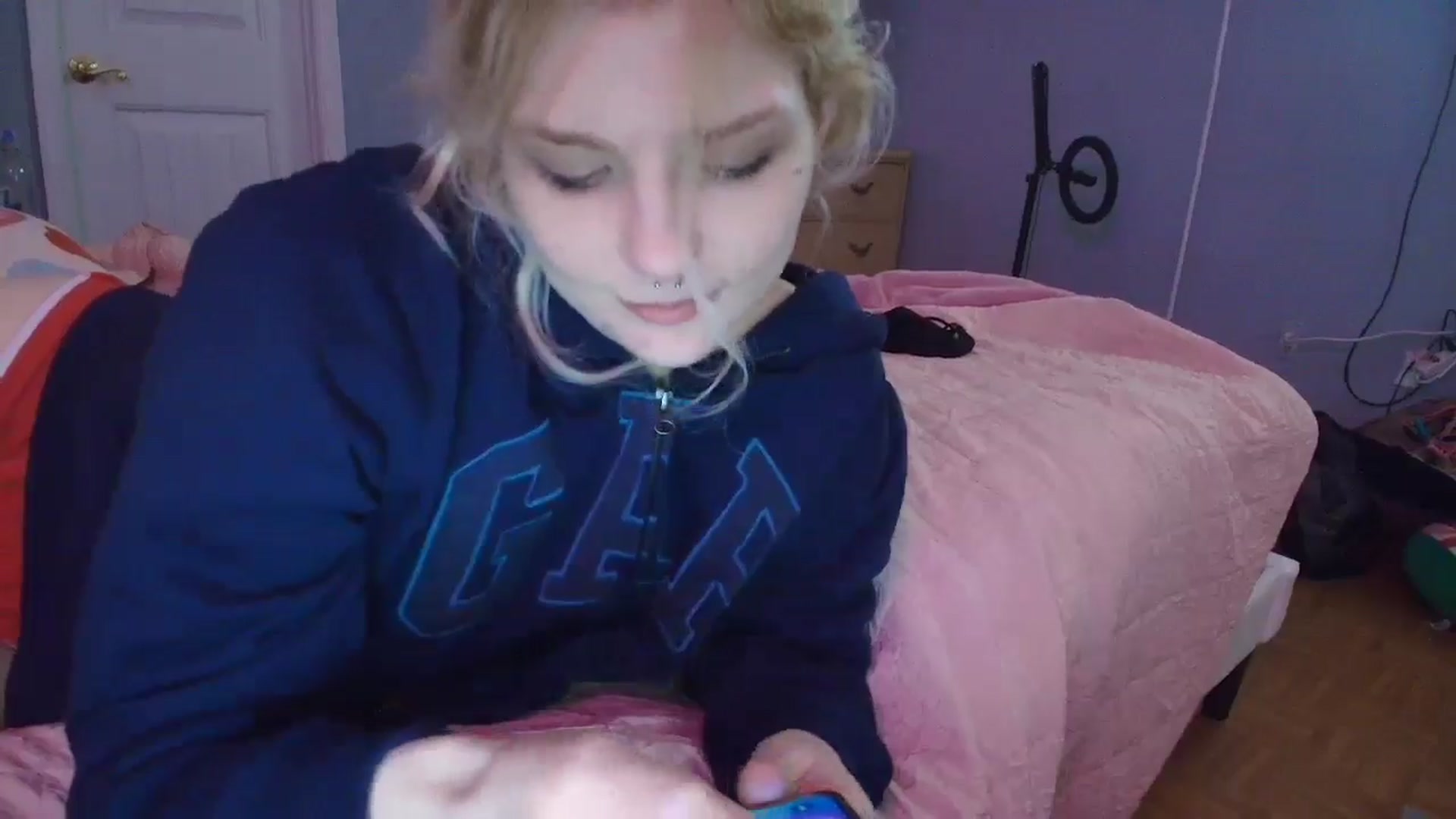 Gallery image thumbnail from DuckChan0's myfreecams stream on, 01/22/2025, 17:21 image 16 of 20