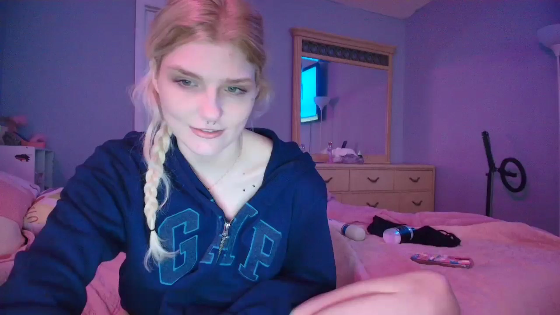 Gallery image thumbnail from DuckChan0's myfreecams stream on, 01/22/2025, 17:21 image 10 of 20
