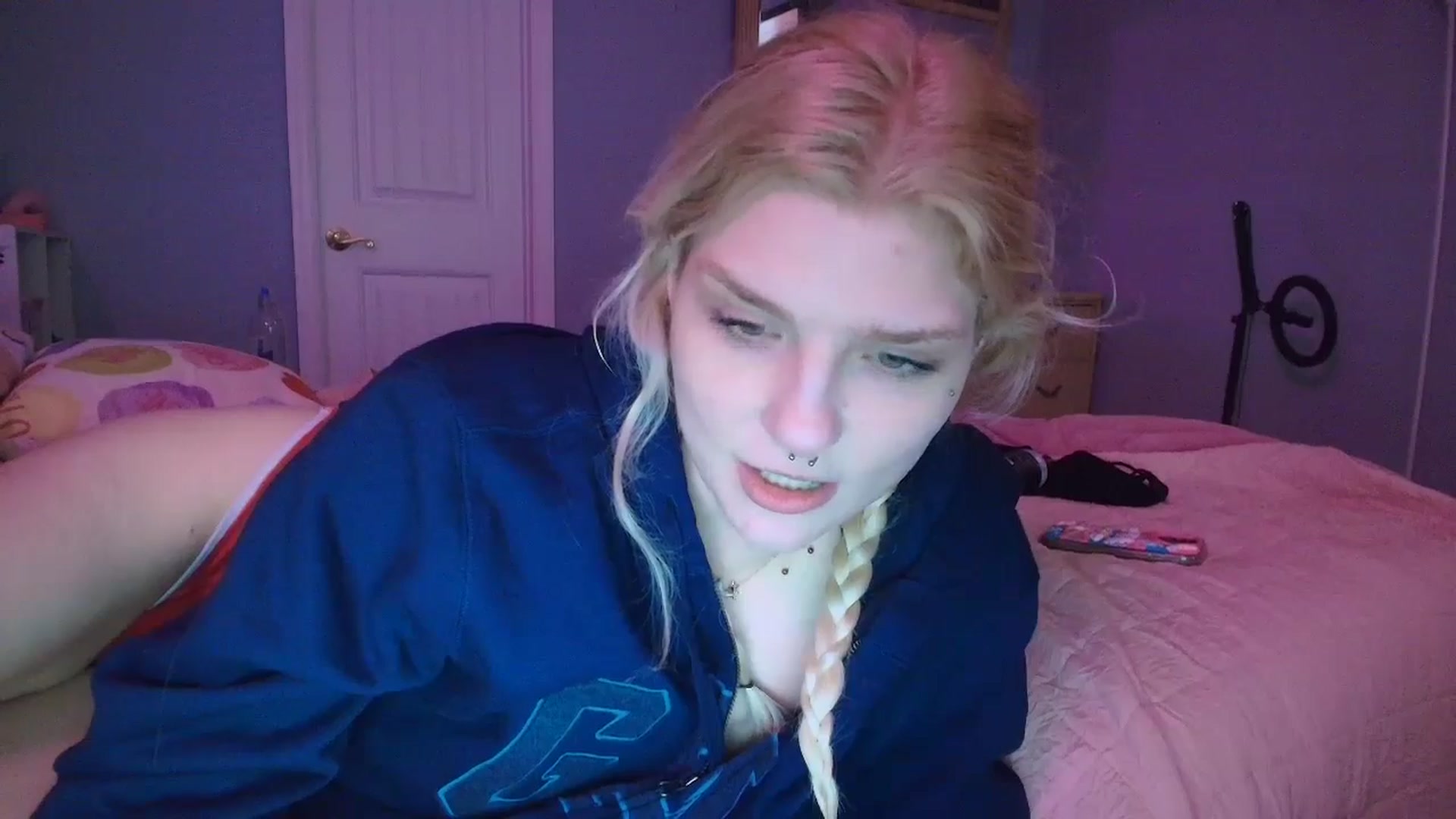Gallery image thumbnail from DuckChan0's myfreecams stream on, 01/22/2025, 17:21 image 6 of 20