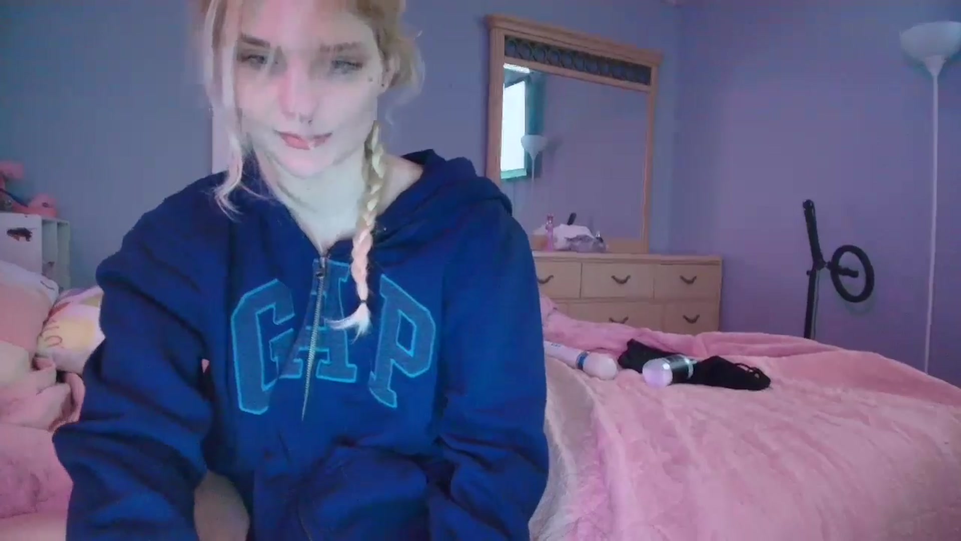 Gallery image thumbnail from DuckChan0's myfreecams stream on, 01/22/2025, 17:21 image 17 of 20
