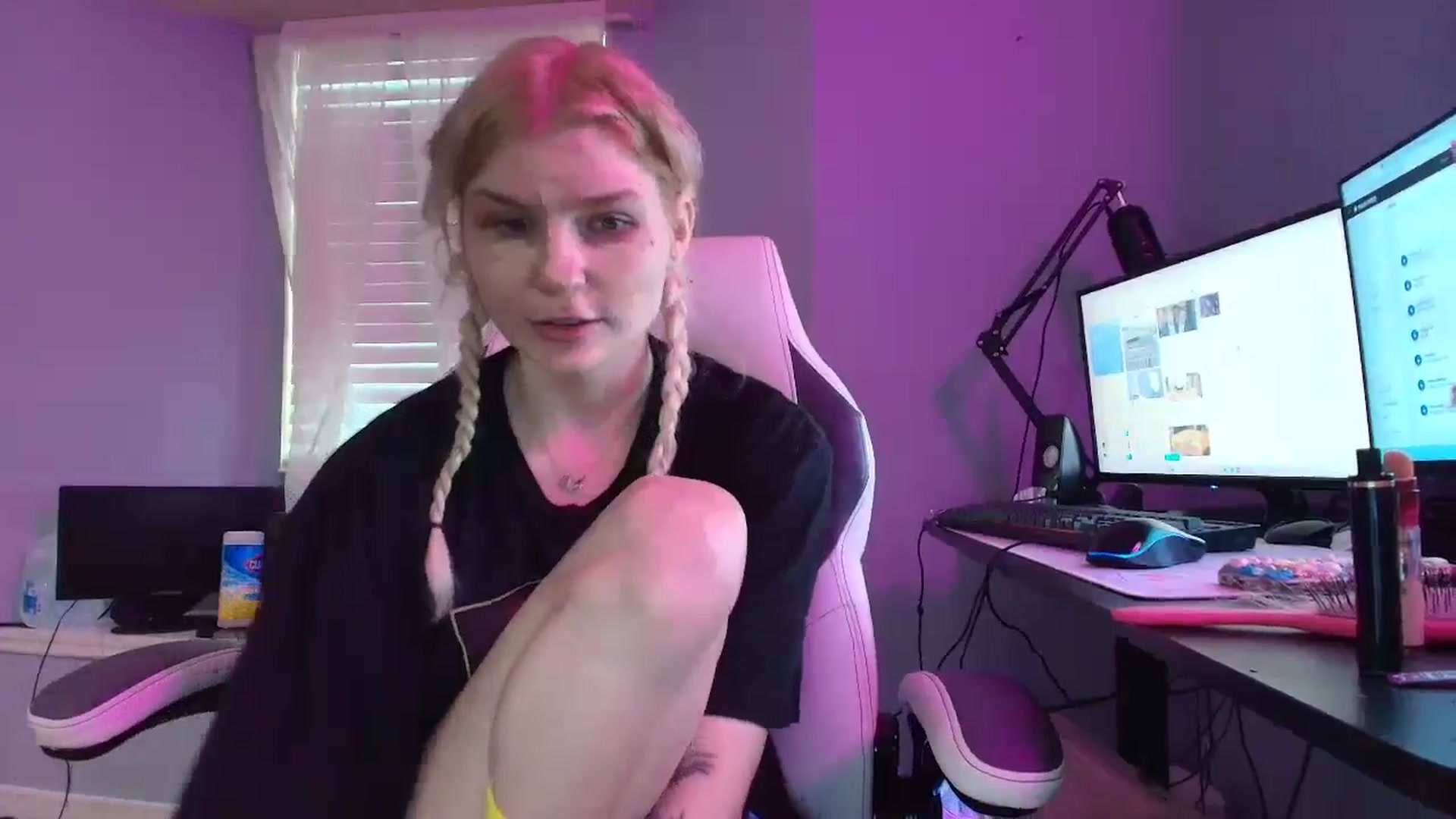 Gallery image thumbnail from DuckChan0's myfreecams stream on, 01/23/2025, 14:15 image 15 of 20