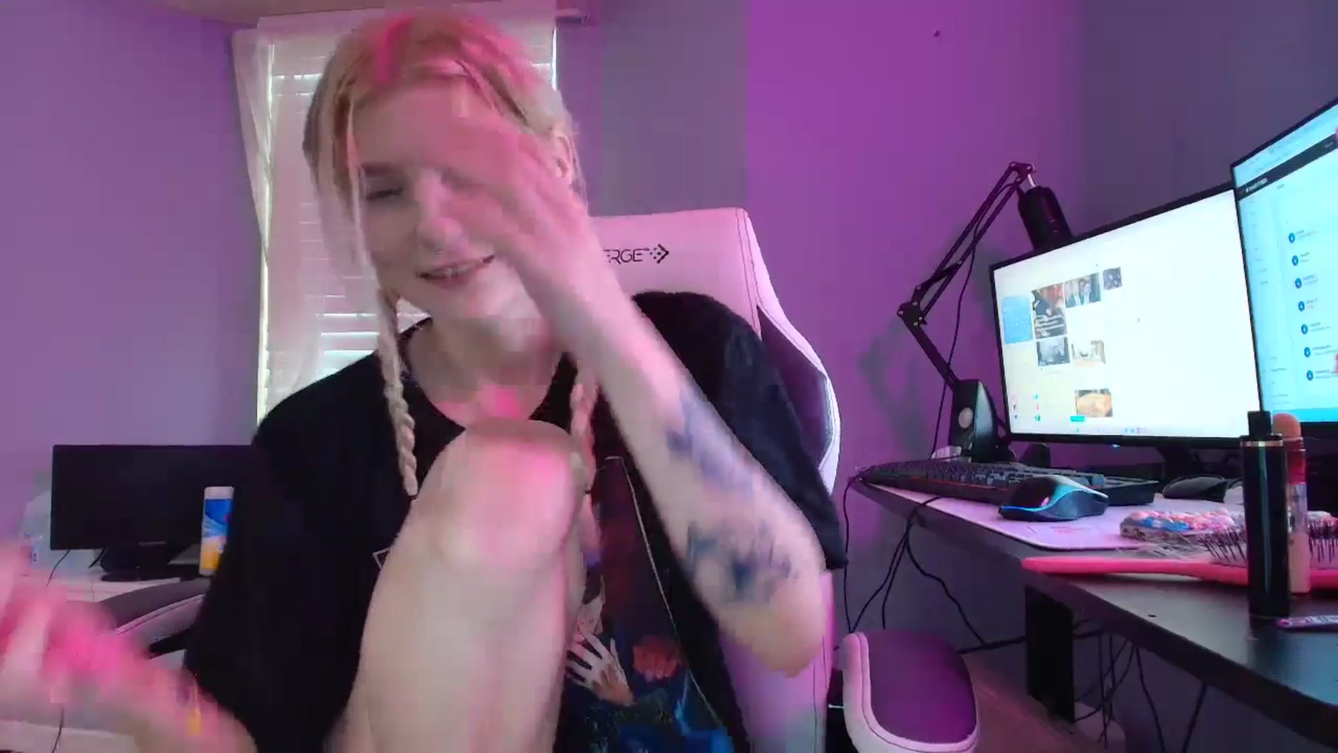 Gallery image thumbnail from DuckChan0's myfreecams stream on, 01/23/2025, 14:15 image 18 of 20