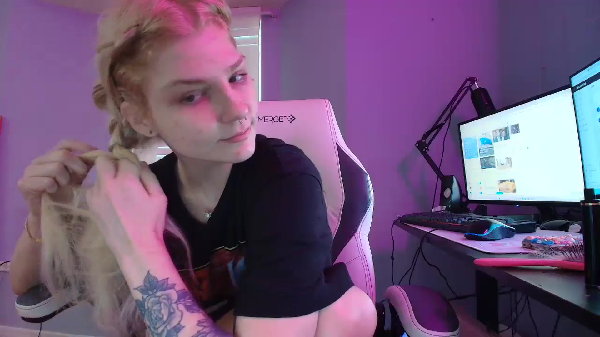Gallery image thumbnail from DuckChan0's myfreecams stream on, 01/23/2025, 14:15 image 12 of 20