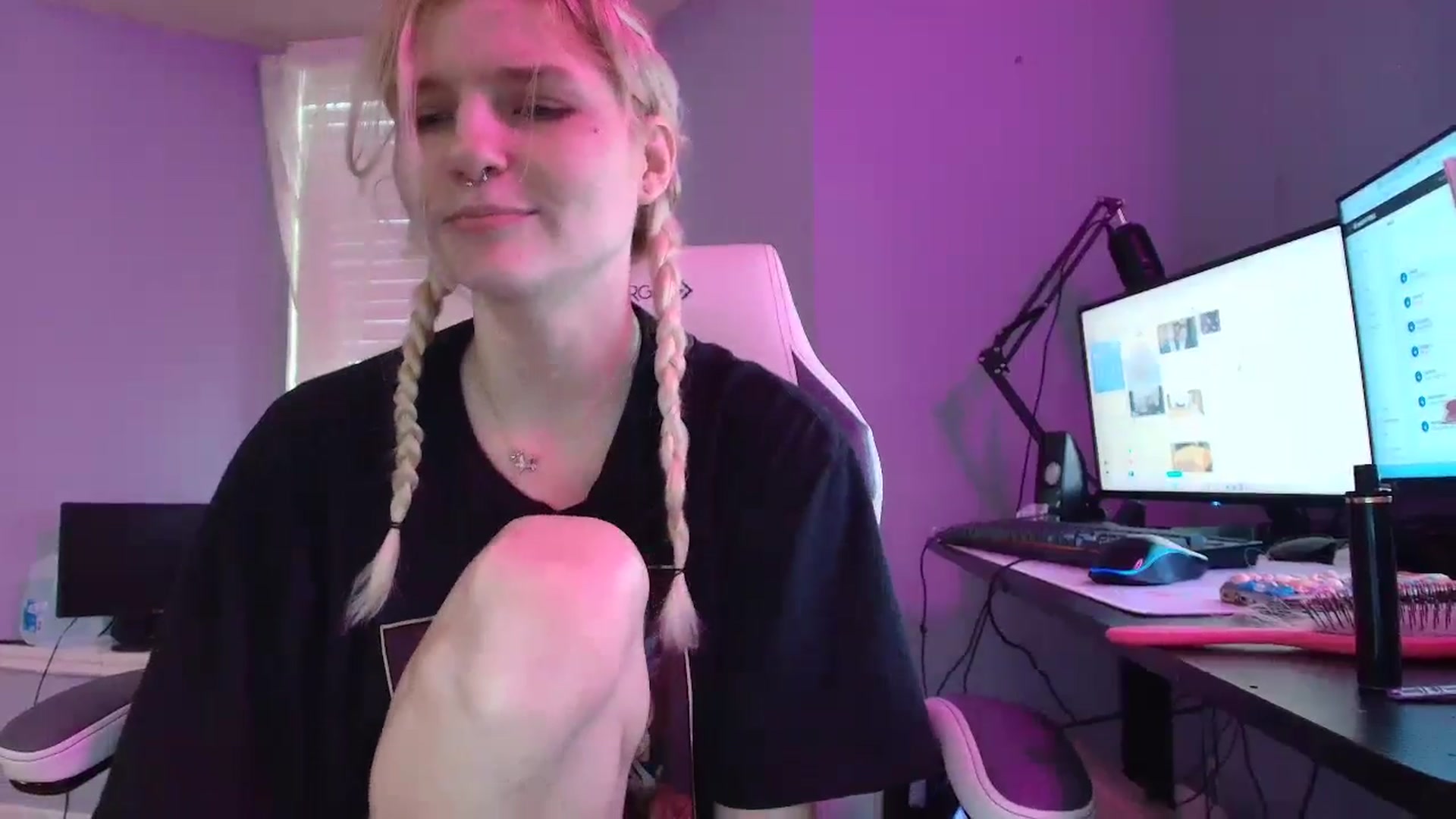 Gallery image thumbnail from DuckChan0's myfreecams stream on, 01/23/2025, 14:15 image 14 of 20
