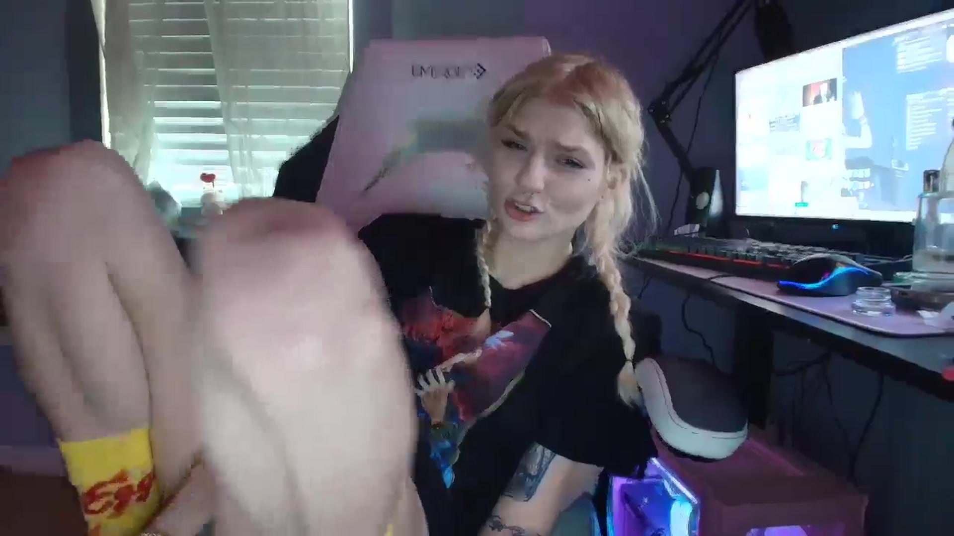 Gallery image thumbnail from DuckChan0's myfreecams stream on, 01/23/2025, 15:13 image 12 of 20