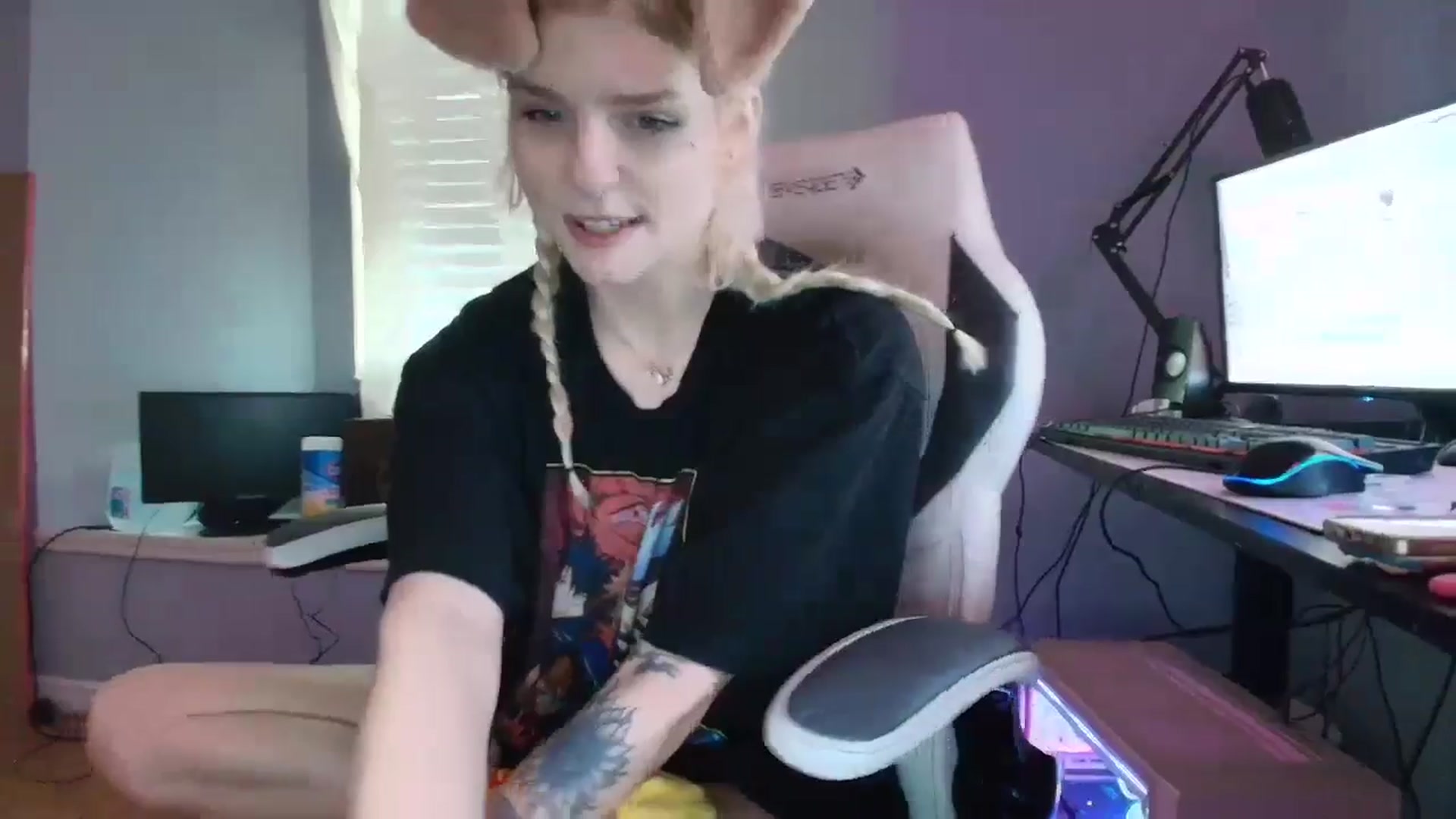 Gallery image thumbnail from DuckChan0's myfreecams stream on, 01/23/2025, 16:04 image 11 of 20