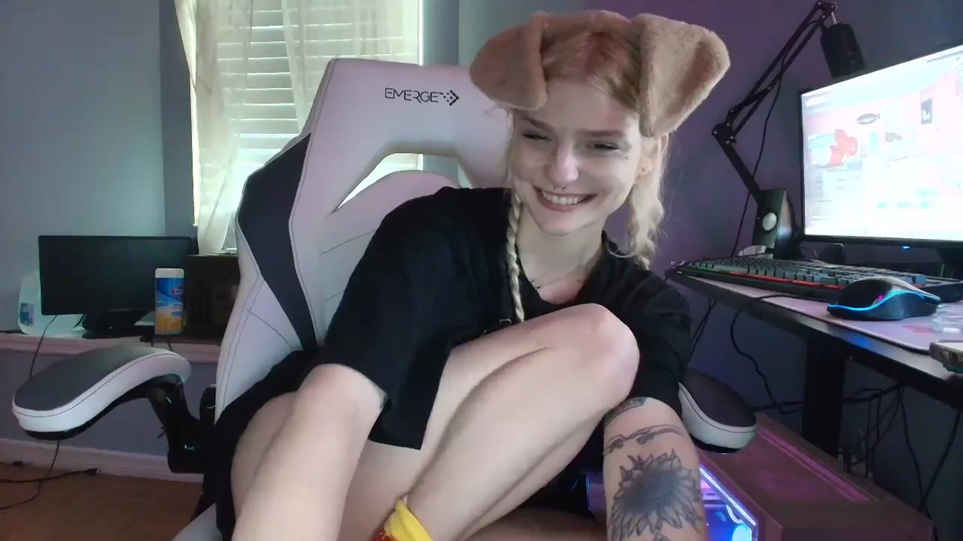 Gallery image thumbnail from DuckChan0's myfreecams stream on, 01/23/2025, 16:04 image 10 of 20