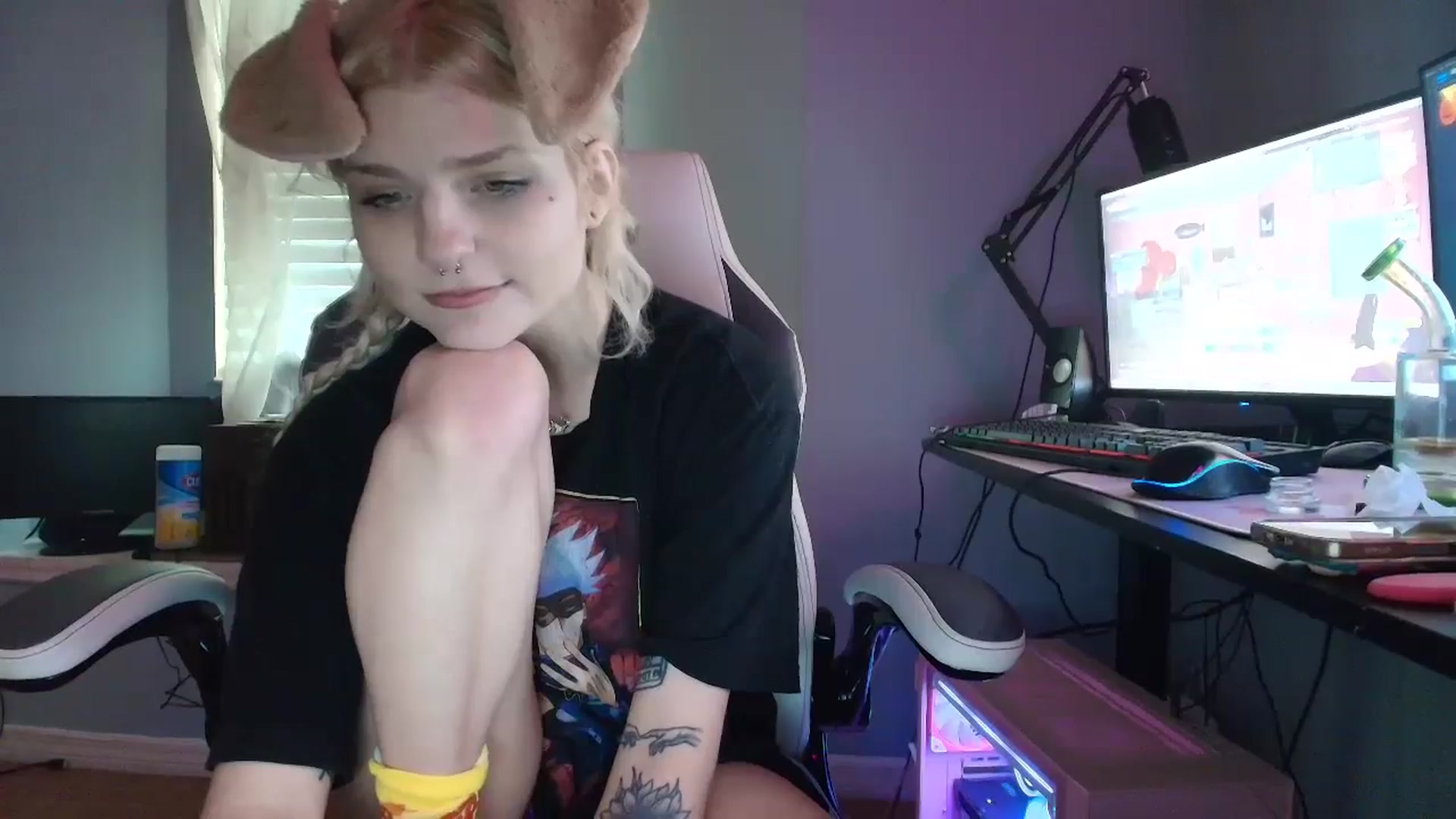 Gallery image thumbnail from DuckChan0's myfreecams stream on, 01/23/2025, 16:04 image 7 of 20