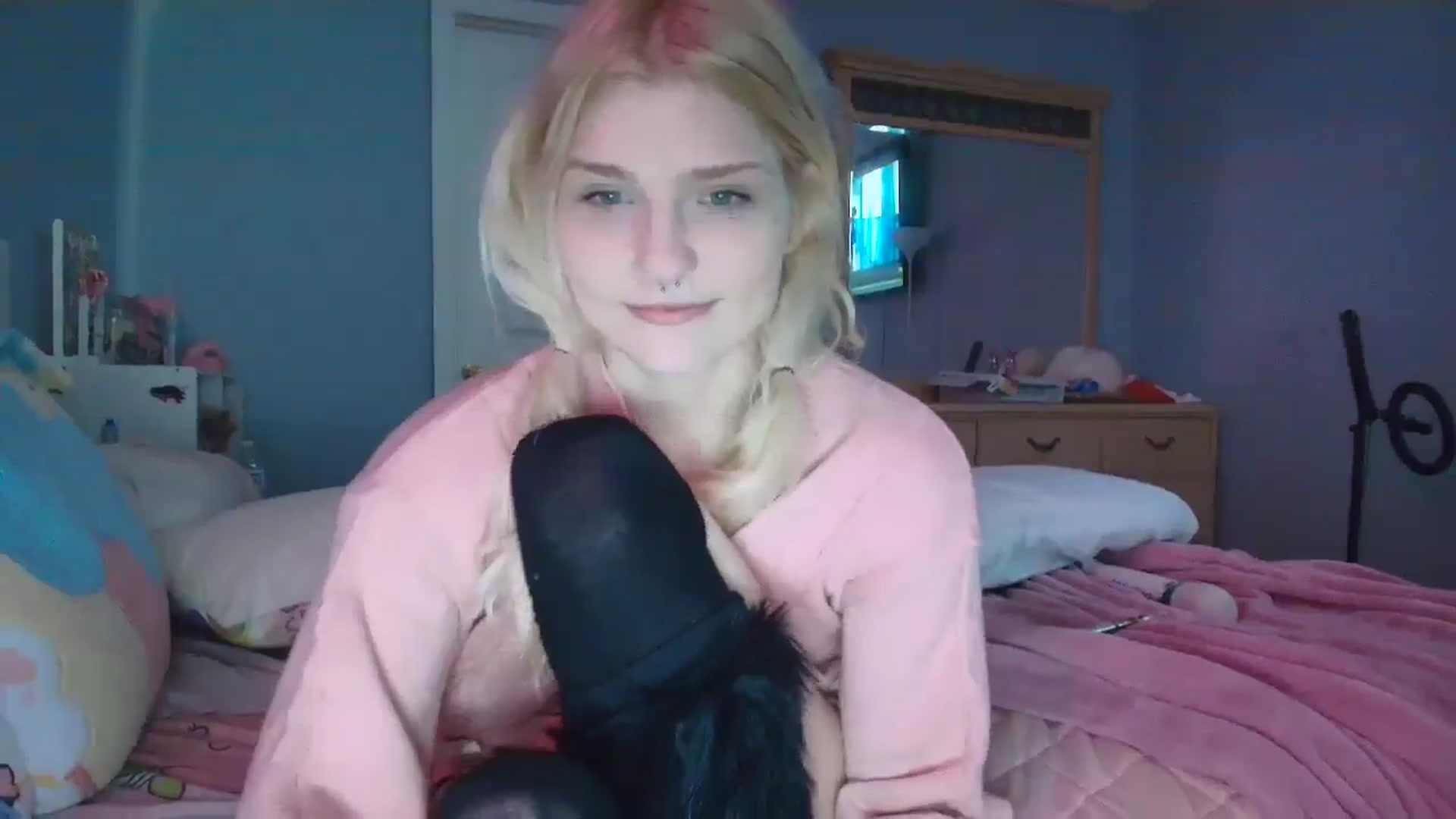 Gallery image thumbnail from DuckChan0's myfreecams stream on, 01/25/2025, 17:16 image 18 of 20