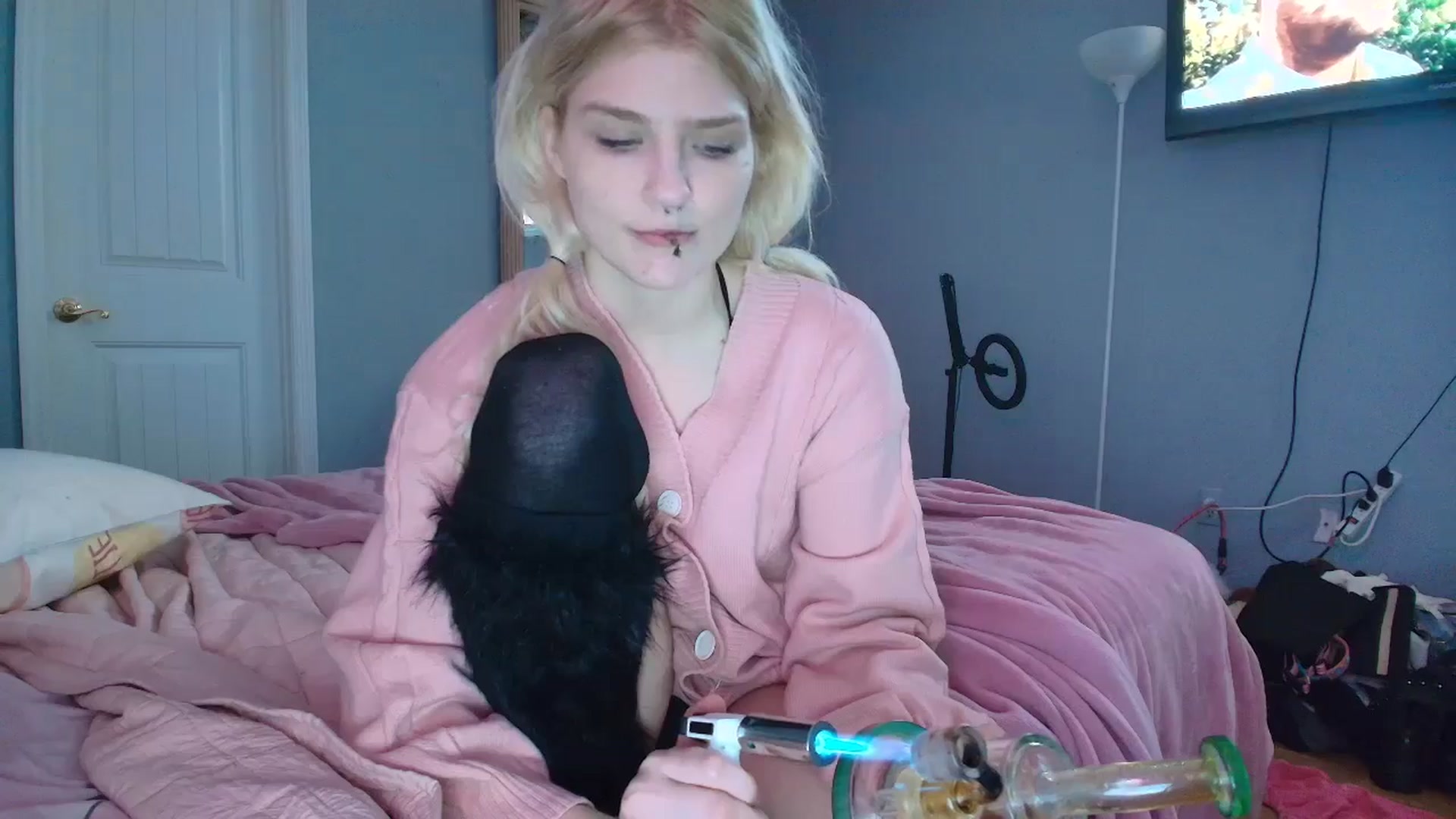 Gallery image thumbnail from DuckChan0's myfreecams stream on, 01/25/2025, 17:16 image 2 of 20