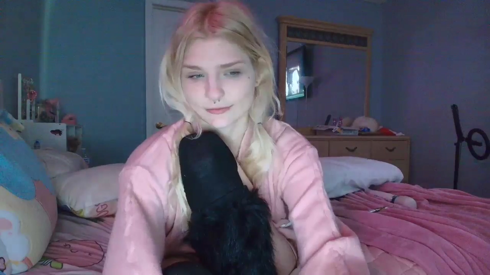Gallery image thumbnail from DuckChan0's myfreecams stream on, 01/25/2025, 17:16 image 20 of 20
