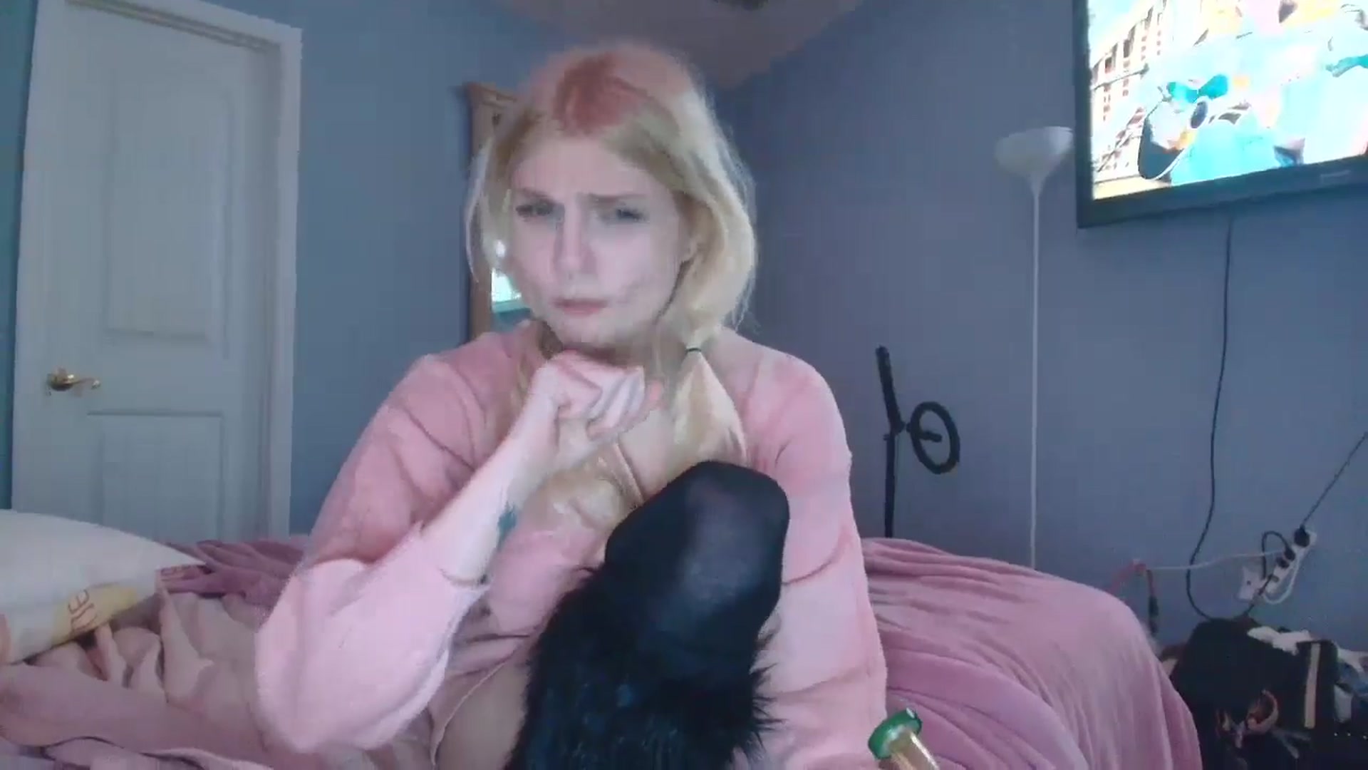 Gallery image thumbnail from DuckChan0's myfreecams stream on, 01/25/2025, 17:16 image 4 of 20