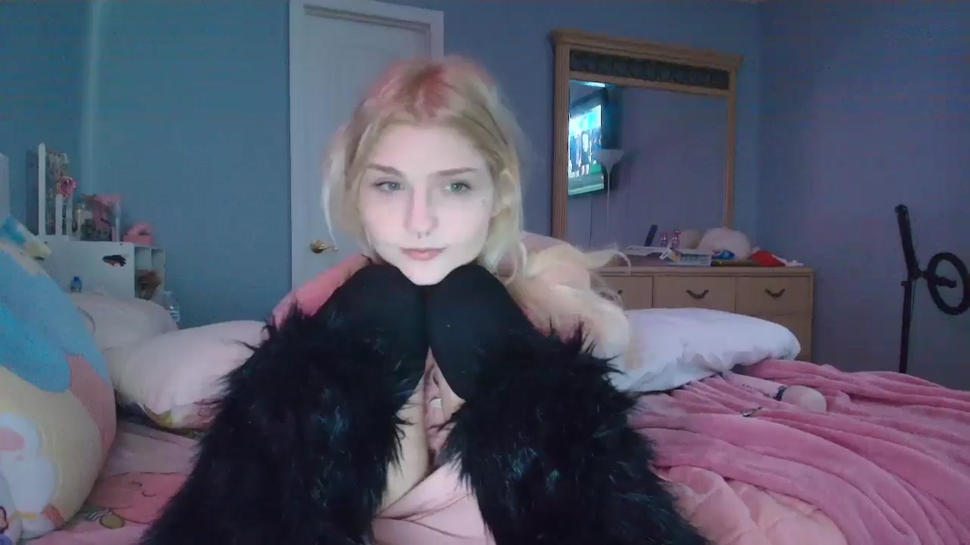 Gallery image thumbnail from DuckChan0's myfreecams stream on, 01/25/2025, 17:16 image 15 of 20