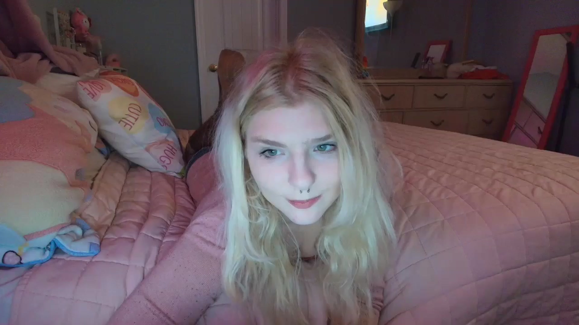 Gallery image thumbnail from DuckChan0's myfreecams stream on, 01/26/2025, 18:14 image 3 of 20