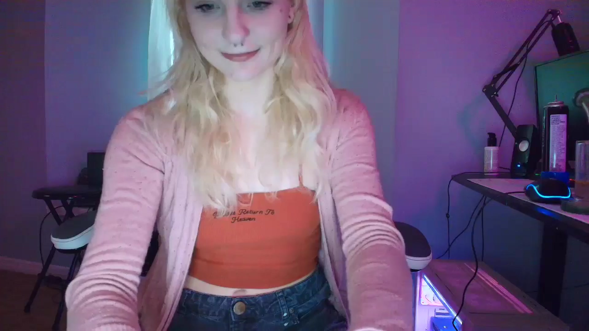 Gallery image thumbnail from DuckChan0's myfreecams stream on, 01/26/2025, 18:14 image 4 of 20