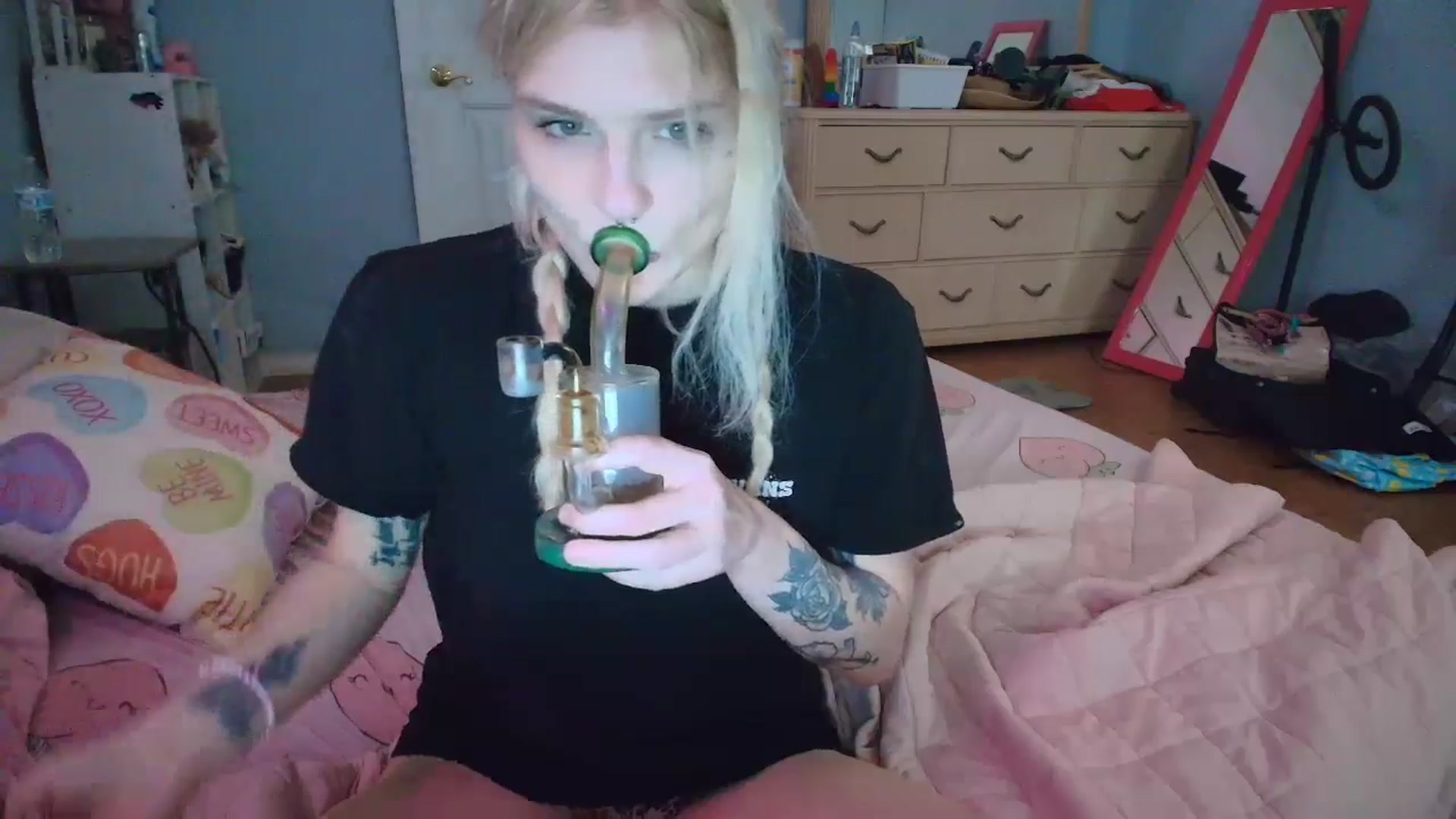 Gallery image thumbnail from DuckChan0's myfreecams stream on, 01/27/2025, 16:36 image 13 of 20