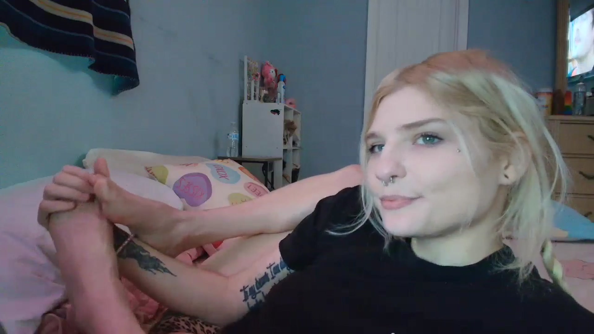 Gallery image thumbnail from DuckChan0's myfreecams stream on, 01/27/2025, 16:36 image 7 of 20