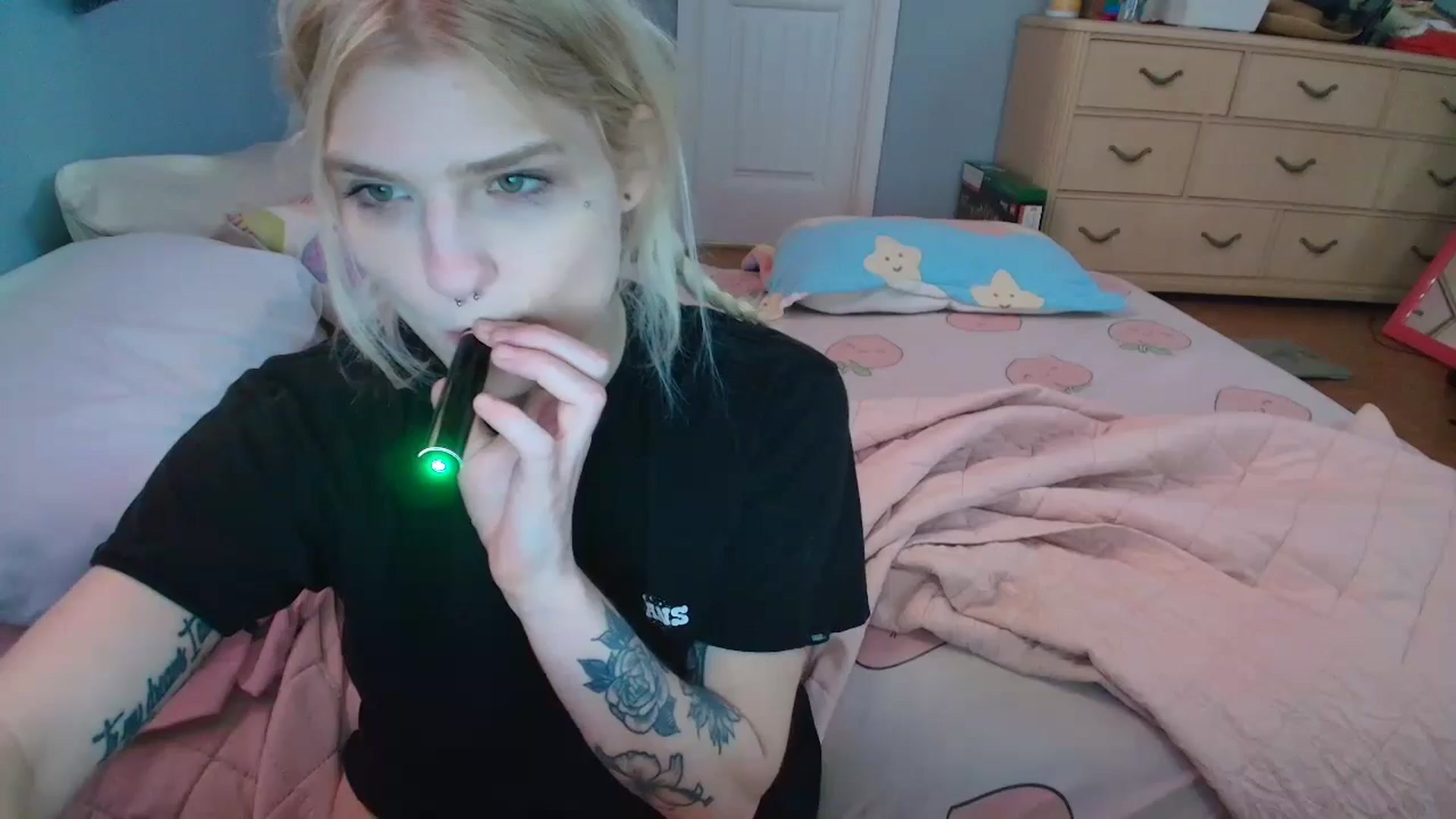 Gallery image thumbnail from DuckChan0's myfreecams stream on, 01/27/2025, 16:36 image 6 of 20