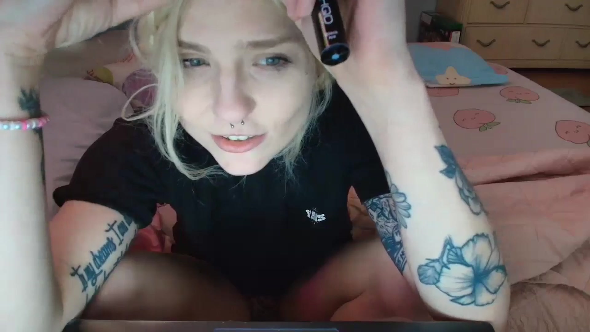 Gallery image thumbnail from DuckChan0's myfreecams stream on, 01/27/2025, 16:36 image 9 of 20