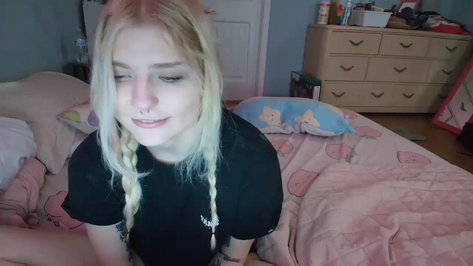 Gallery image thumbnail from DuckChan0's myfreecams stream on, 01/27/2025, 16:36 image 18 of 20