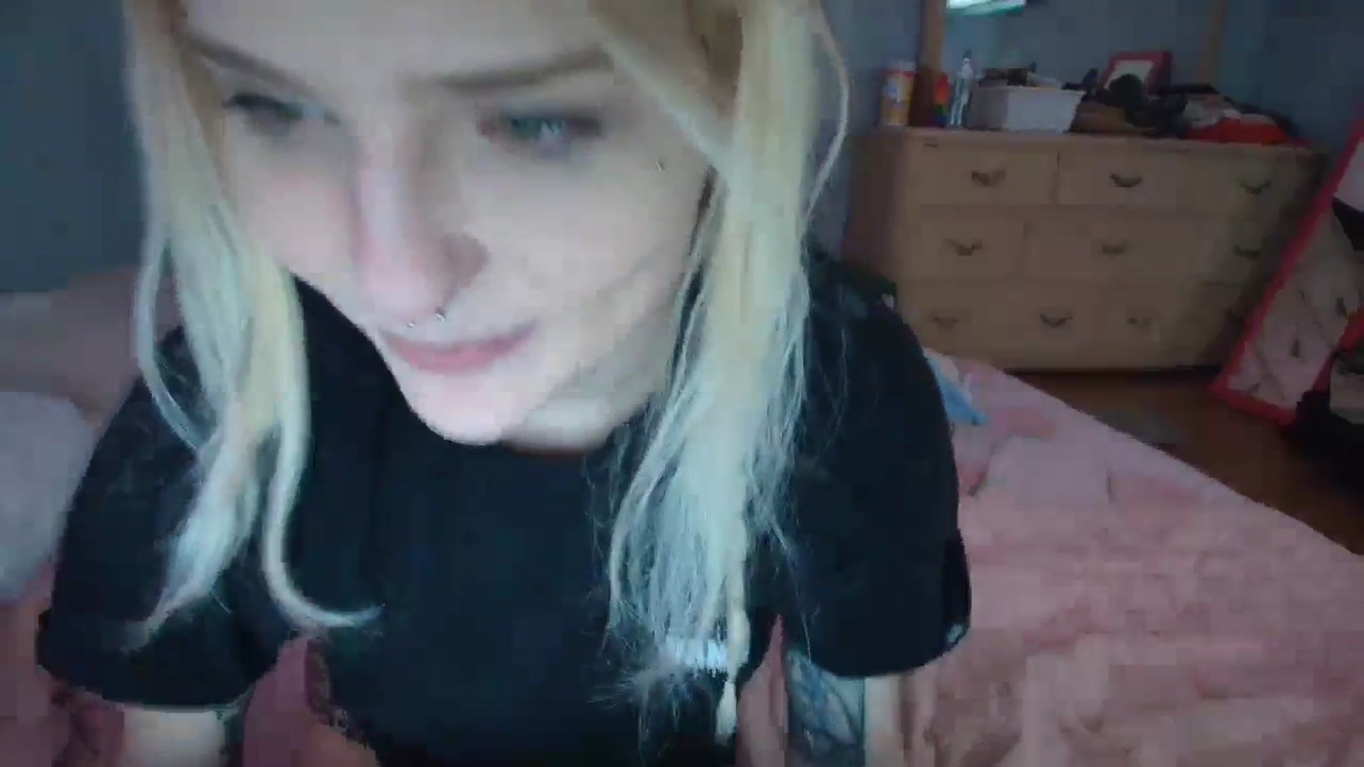 Gallery image thumbnail from DuckChan0's myfreecams stream on, 01/27/2025, 16:36 image 16 of 20