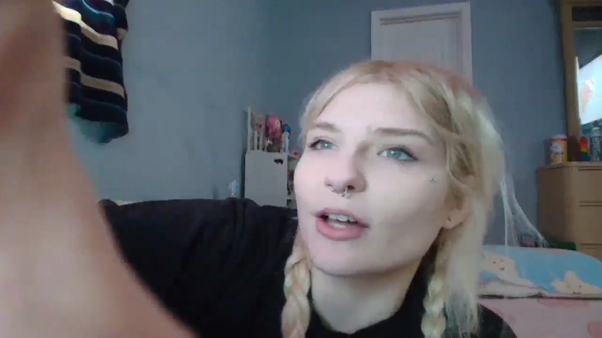 Gallery image thumbnail from DuckChan0's myfreecams stream on, 01/27/2025, 16:36 image 10 of 20