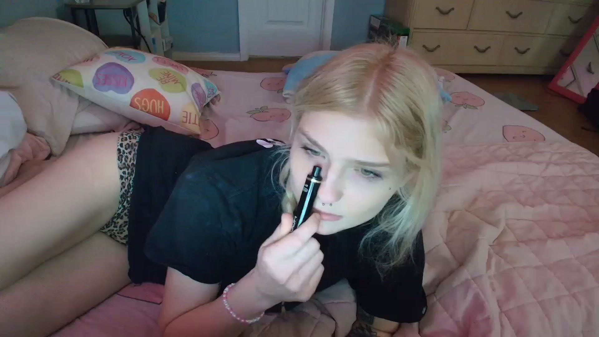 Gallery image thumbnail from DuckChan0's myfreecams stream on, 01/27/2025, 16:36 image 19 of 20