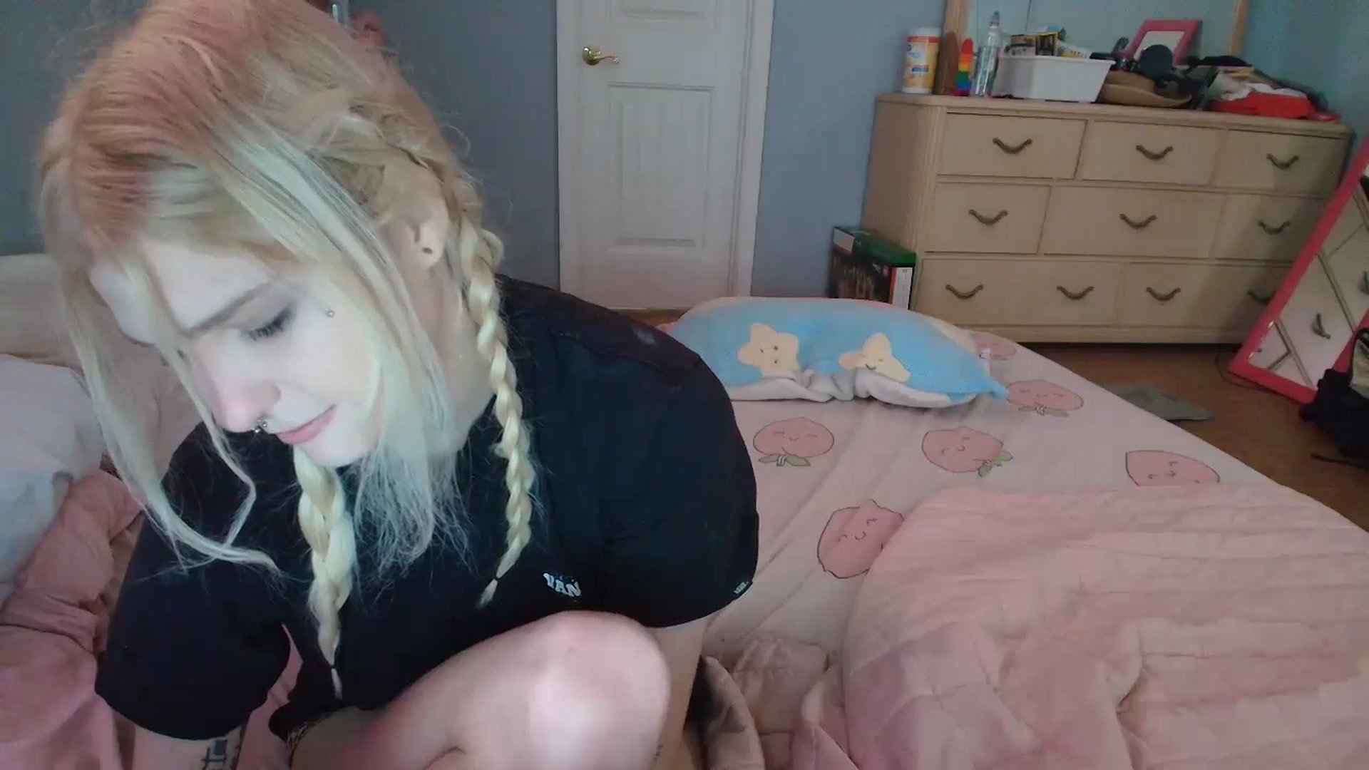 Gallery image thumbnail from DuckChan0's myfreecams stream on, 01/27/2025, 16:36 image 20 of 20