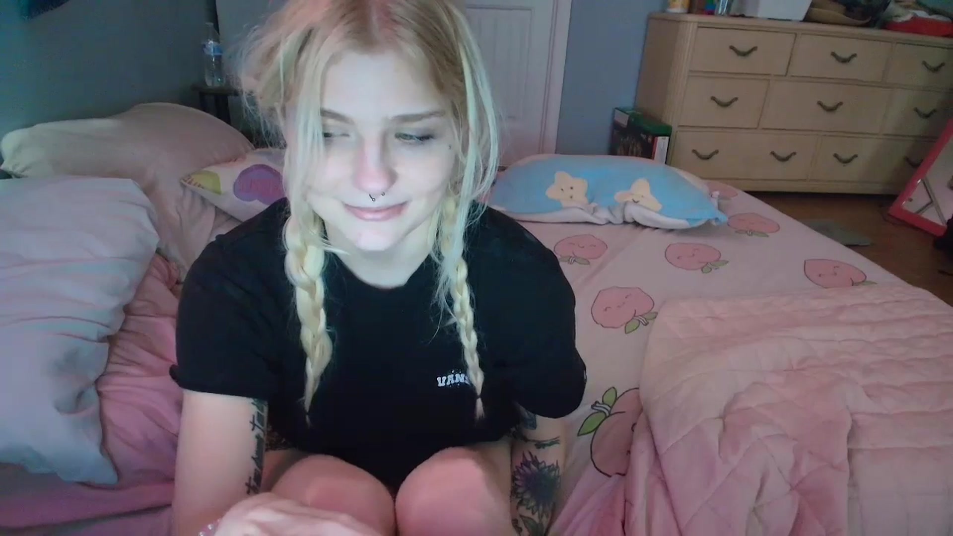 Gallery image thumbnail from DuckChan0's myfreecams stream on, 01/27/2025, 16:55 image 20 of 20