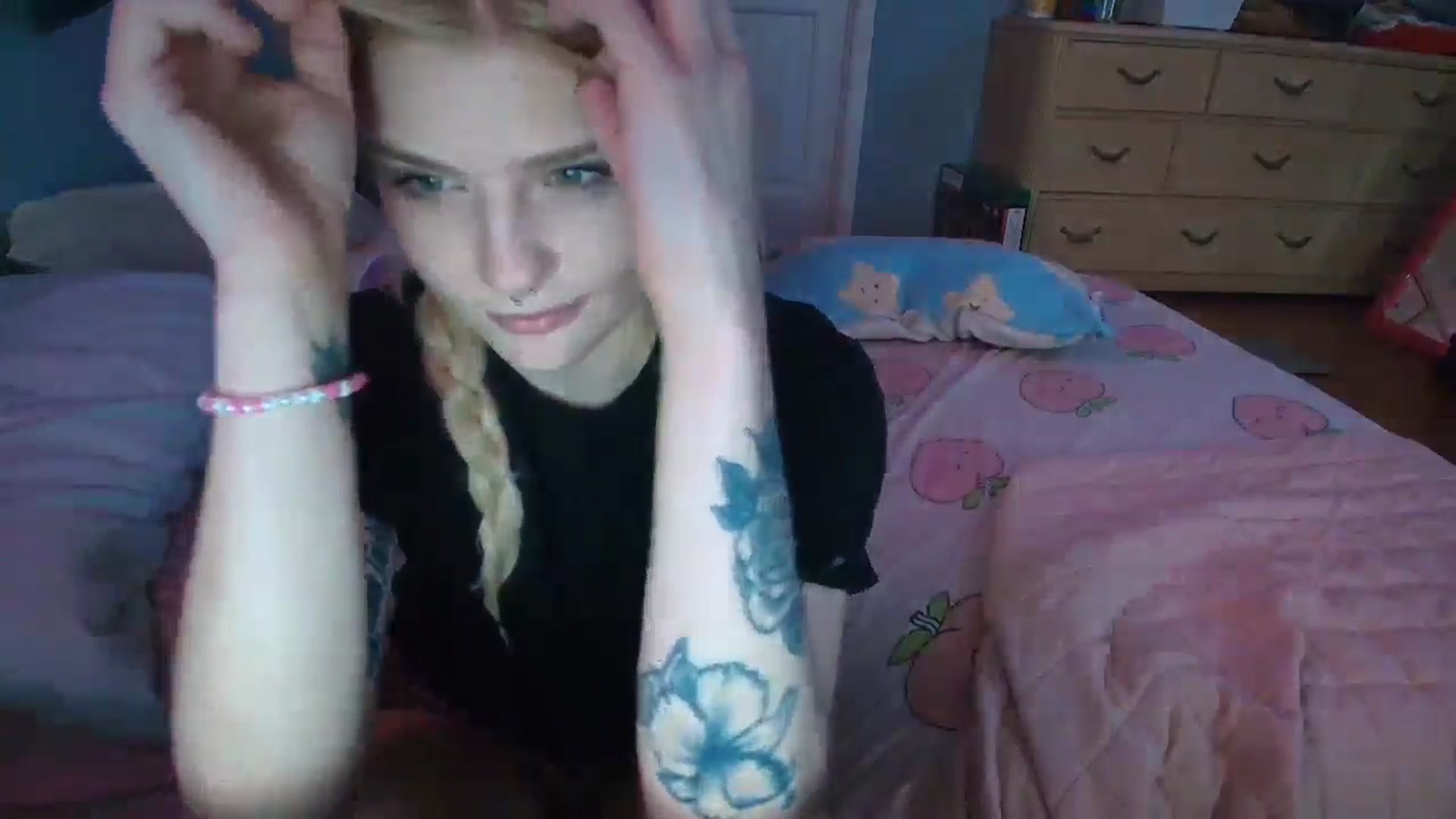Gallery image thumbnail from DuckChan0's myfreecams stream on, 01/27/2025, 16:55 image 10 of 20