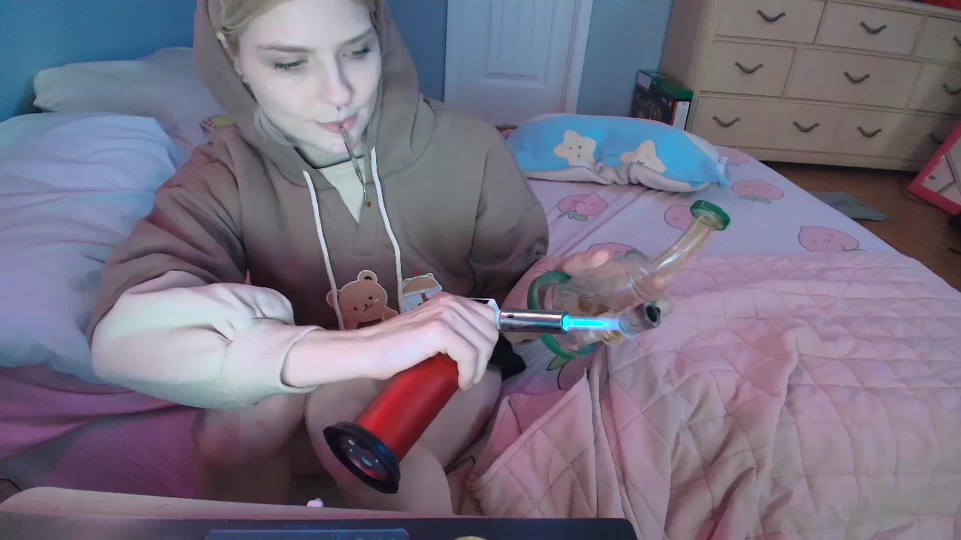 Gallery image thumbnail from DuckChan0's myfreecams stream on, 01/27/2025, 16:55 image 4 of 20