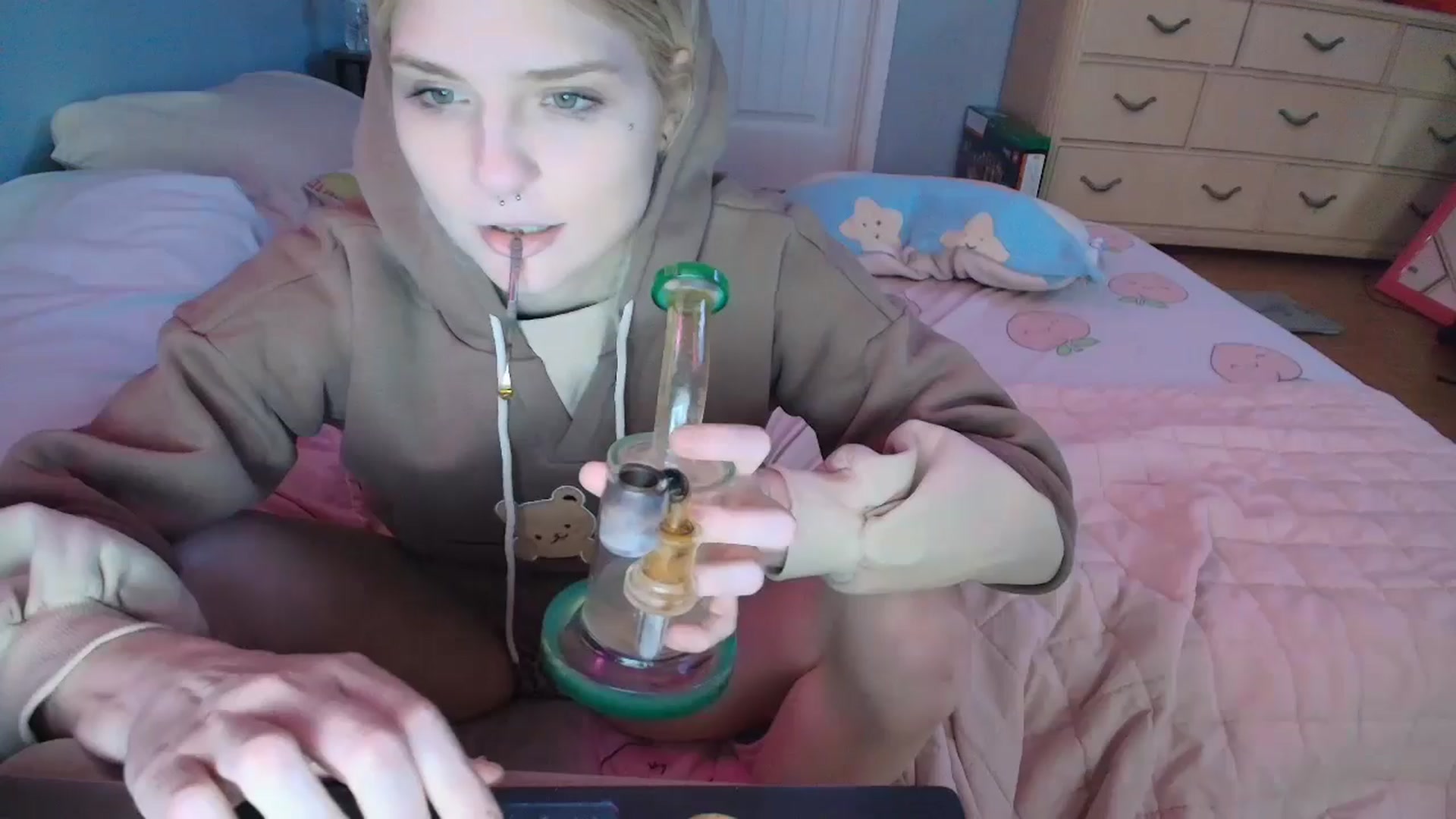 Gallery image thumbnail from DuckChan0's myfreecams stream on, 01/27/2025, 16:55 image 5 of 20