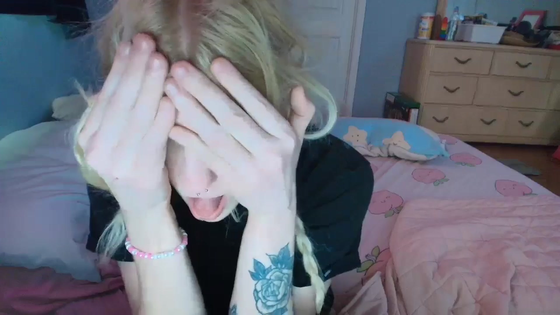 Gallery image thumbnail from DuckChan0's myfreecams stream on, 01/27/2025, 16:55 image 7 of 20