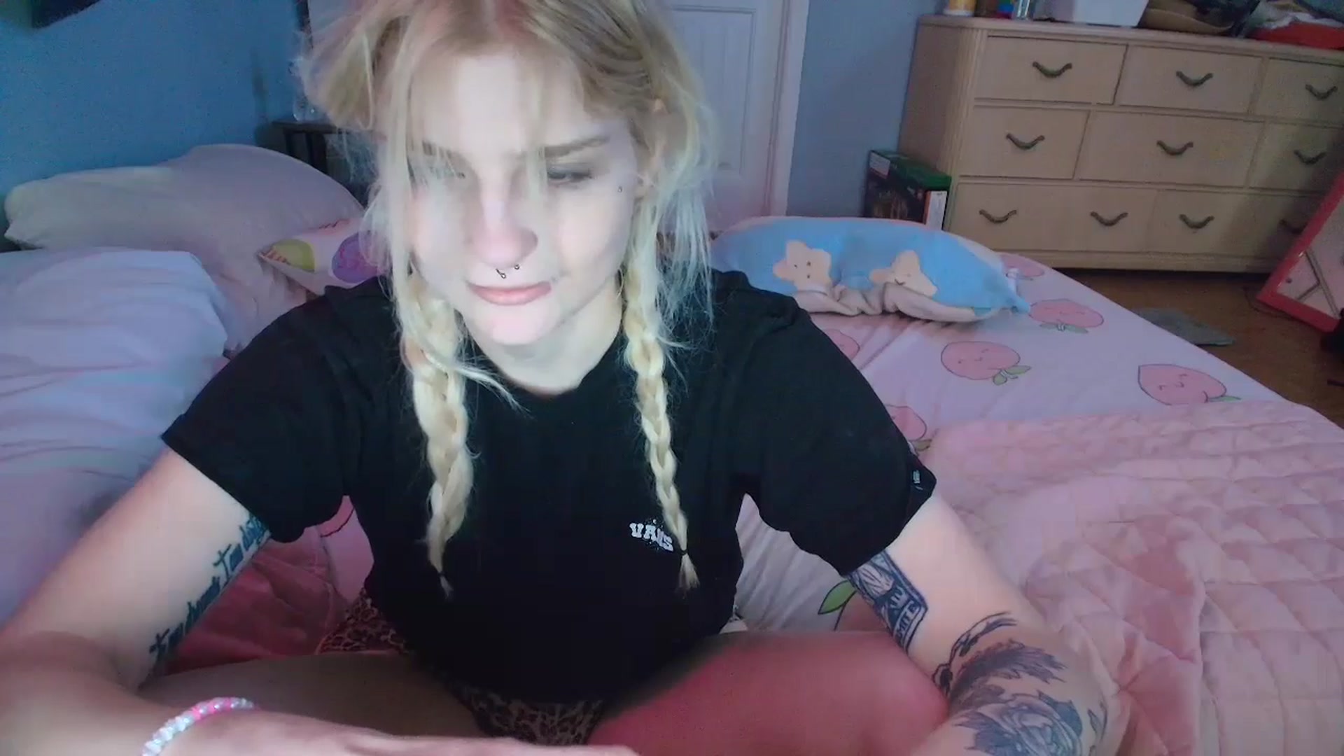 Gallery image thumbnail from DuckChan0's myfreecams stream on, 01/27/2025, 16:55 image 12 of 20